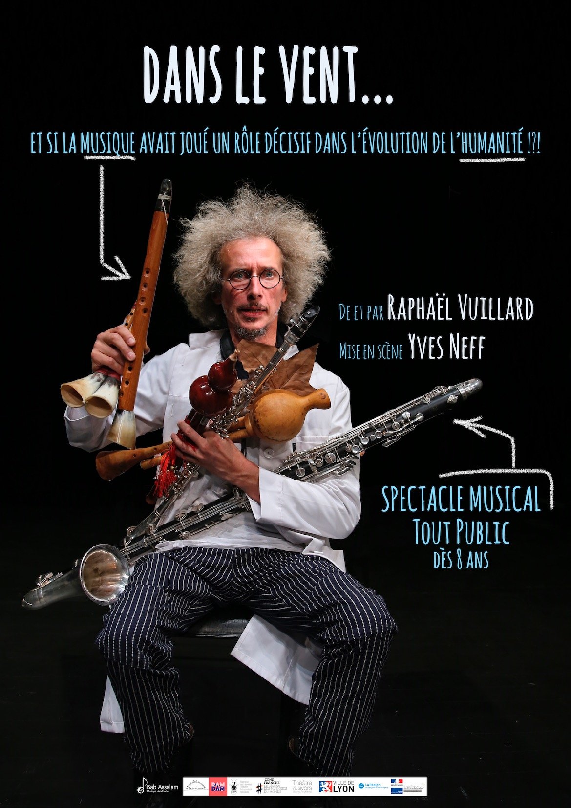 des clarinettes et instruments plein les bras