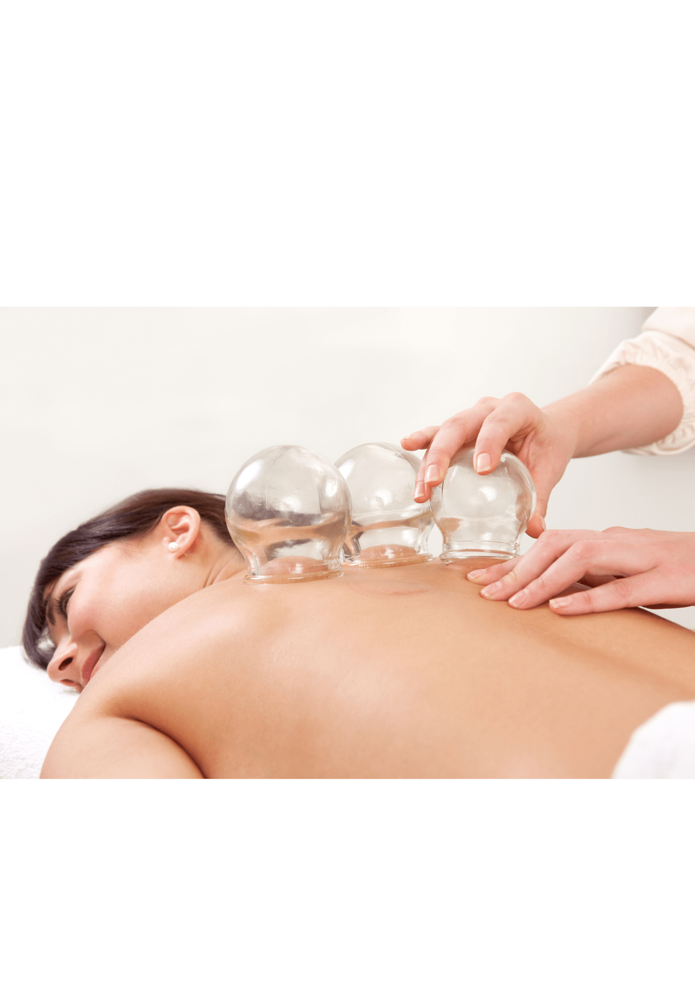 Cupping therapie voor spierherstel en detoxificatie, uitgevoerd door Medisch Pedicure Grote Berg.