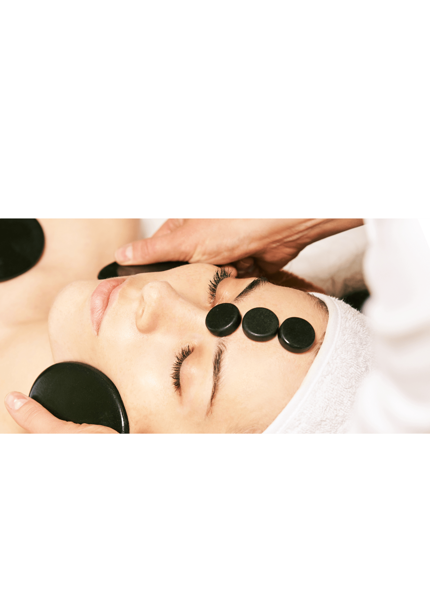 Hotstone gezichtsmassage bij Medisch Pedicure Grote Berg voor totale ontspanning en huidverbetering.