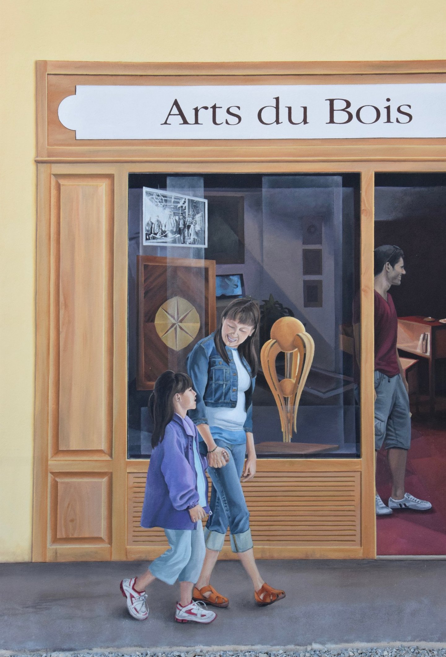 Enseigne peinte en trompe-l'oeil sur façade, fausse devanture, Moirans-en-Montagne (39).
