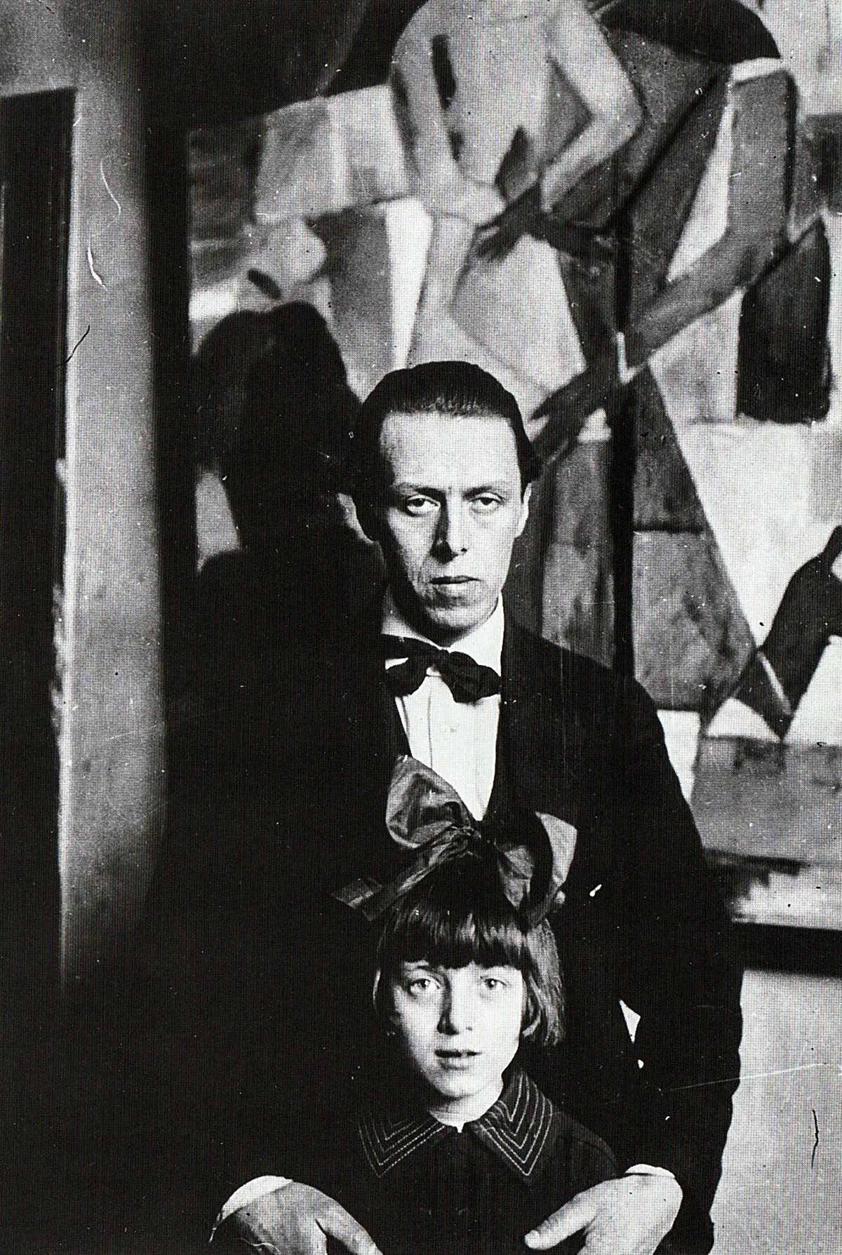 Fotografie von Wladimir von Zabotin in seinem Atelier um 1919.