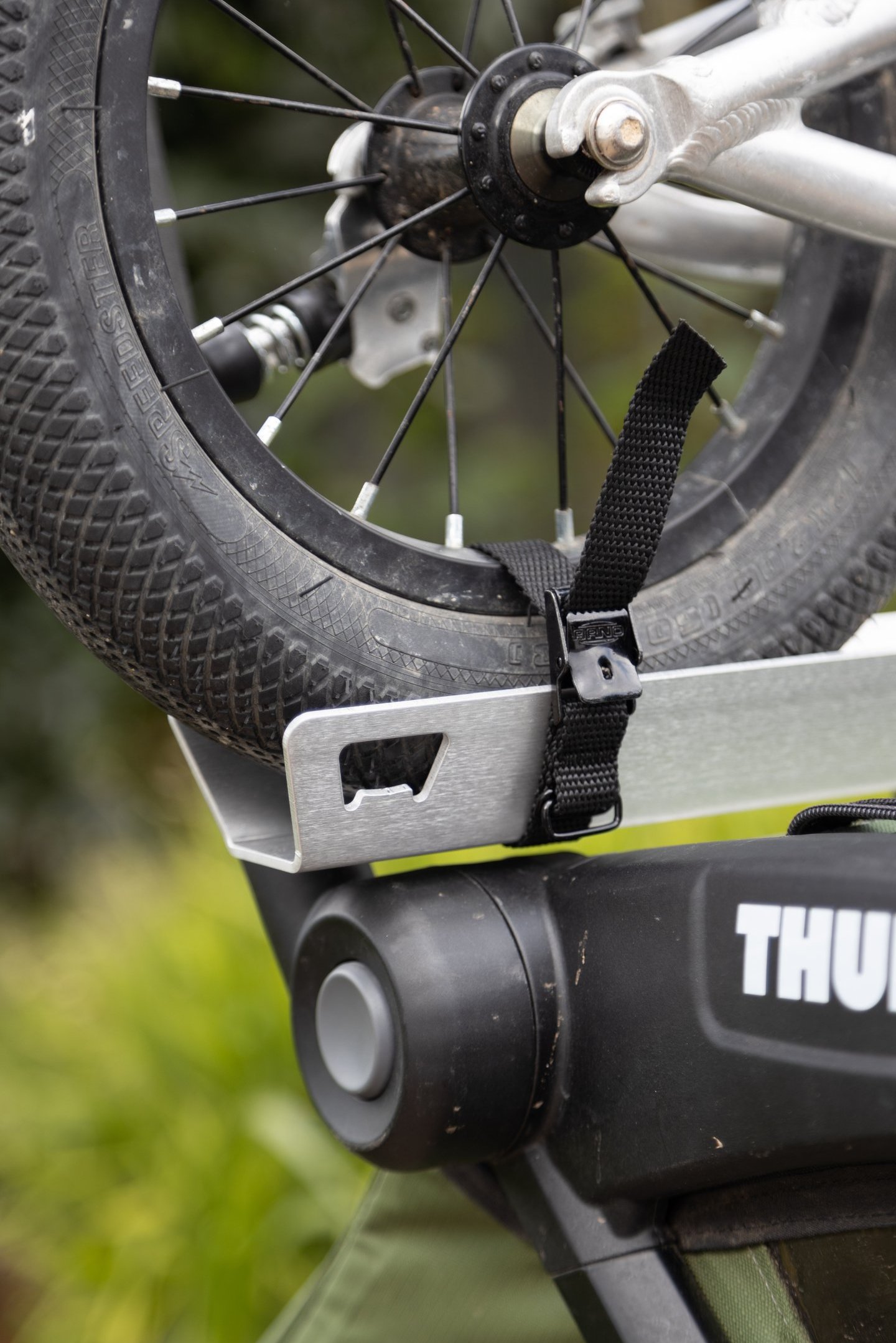 Thule-Fahrradanhaenger-Laufrad-Kinderfahrrad-Befestigung-Halterung-Spazieren-Woom-Early Rider-Pucky