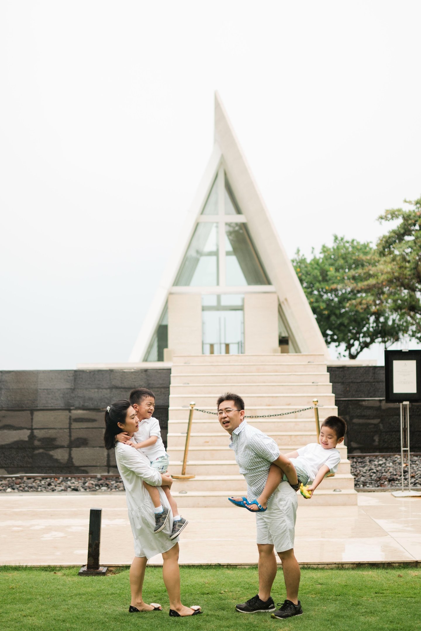 intimate couple moment overlooking the cliffs at Alila Villas Uluwatu in Bali