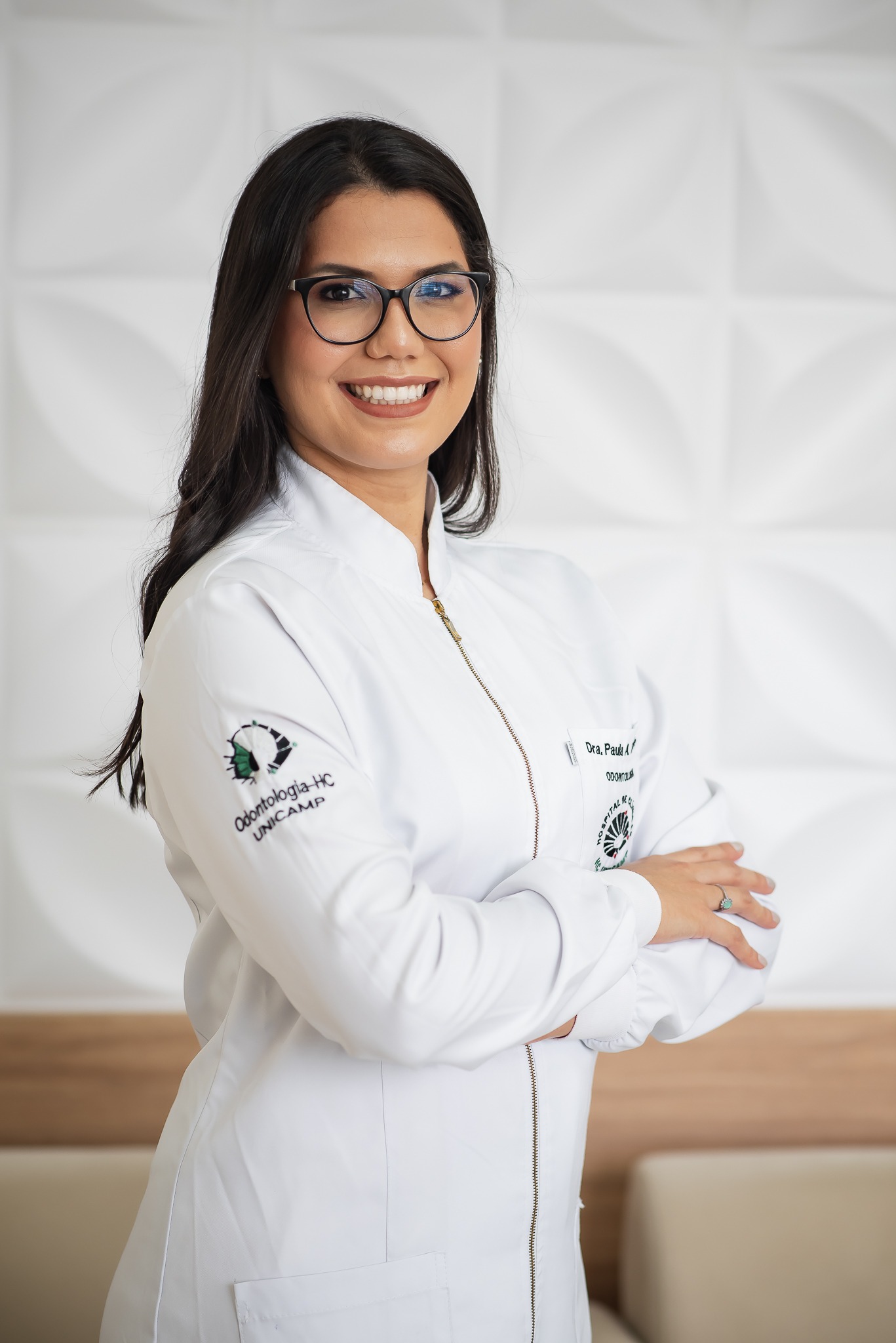 Dra Paula Trindade - Cirurgiã Dentista Bucomaxilo facial, implantes e protocolos dentários  Campinas