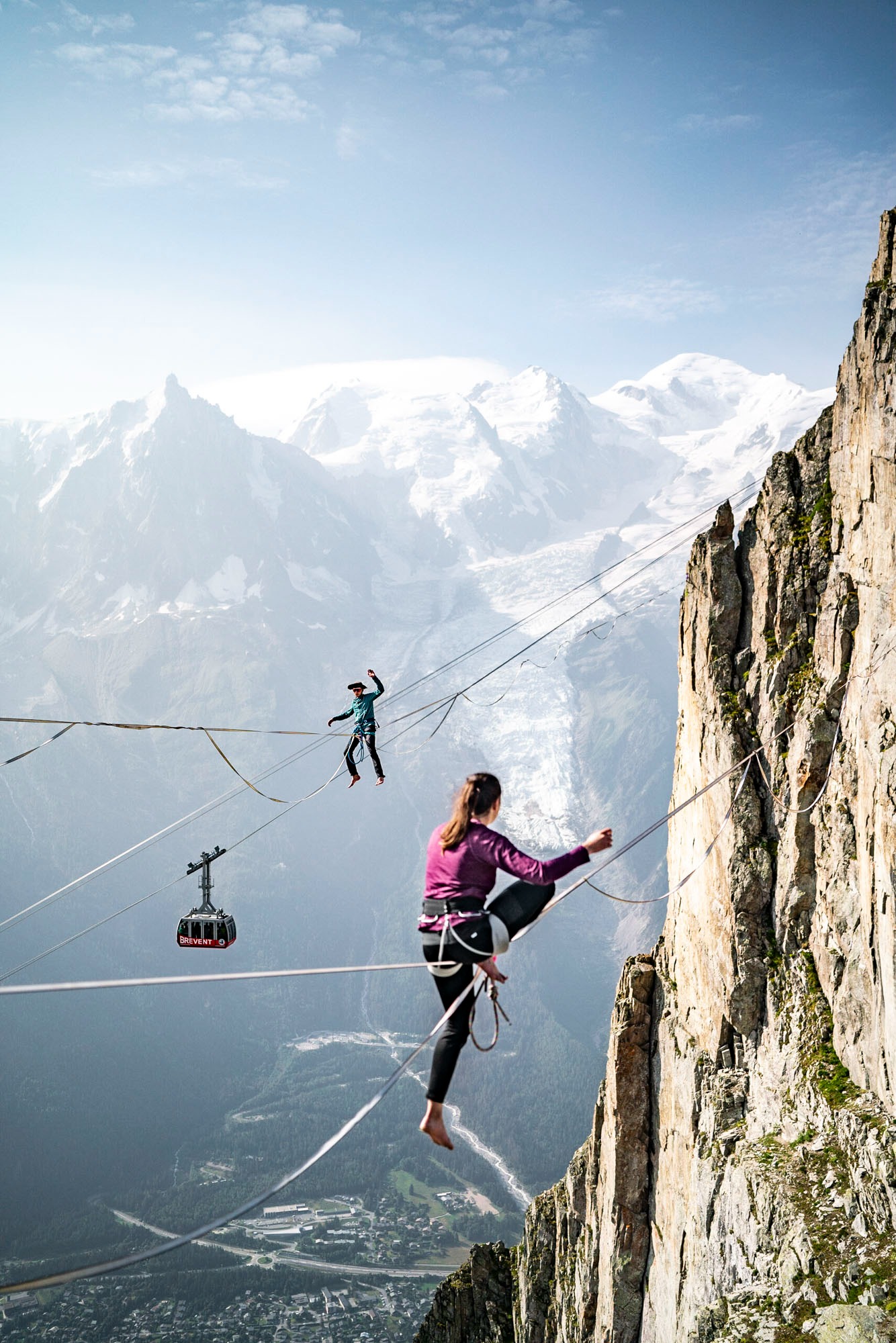Paul et Zoé sur les highlines du Brévent à Chamonix