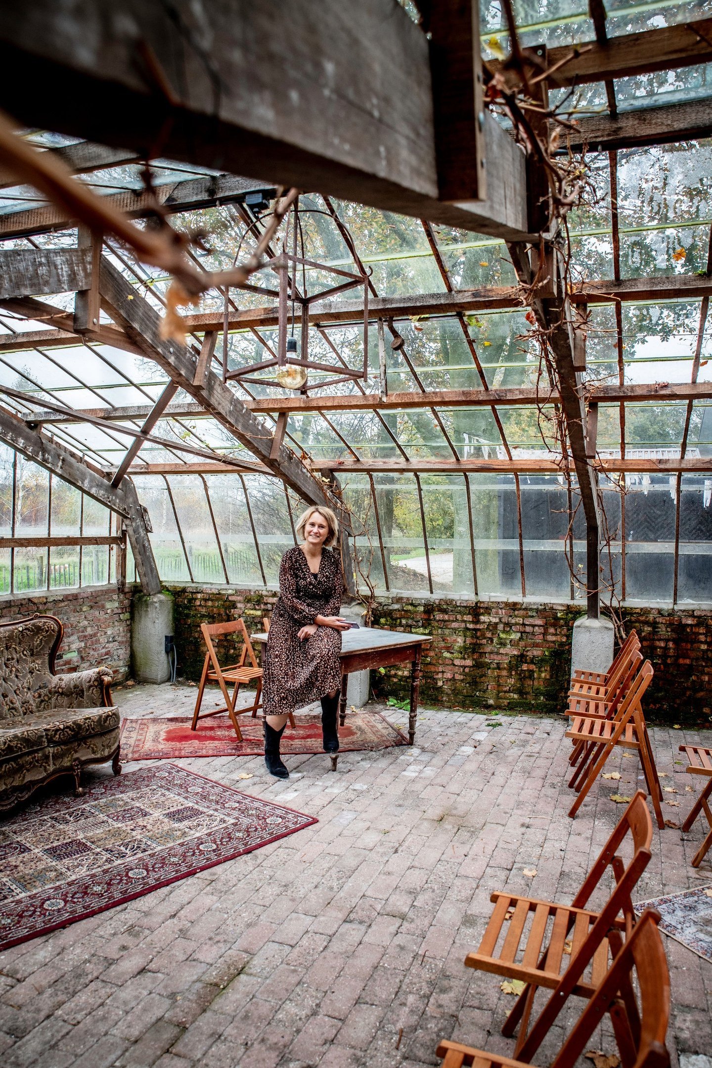 Esther van Wageningen legt uit hoe Rheset Zakelijke Trajecten organisaties helpen stressklachten aan te pakken, energie en fo