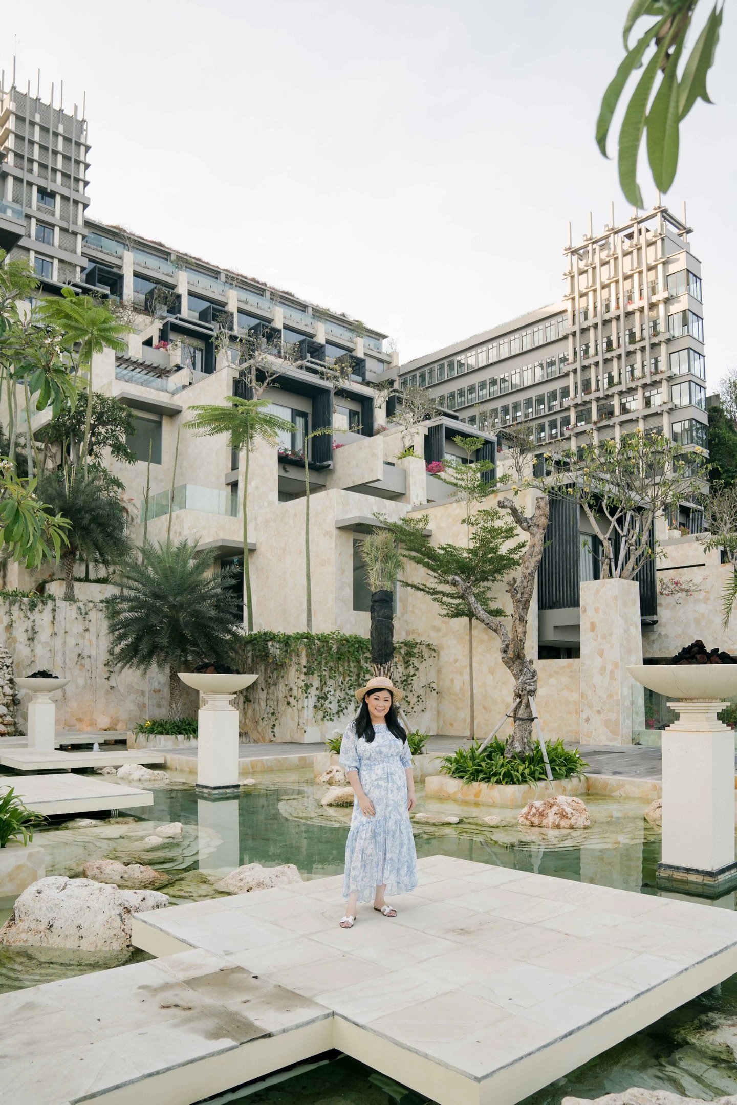 Luxury portrait session beside the reflection pool at The Apurva Kempinski Bali in Nusa Dua