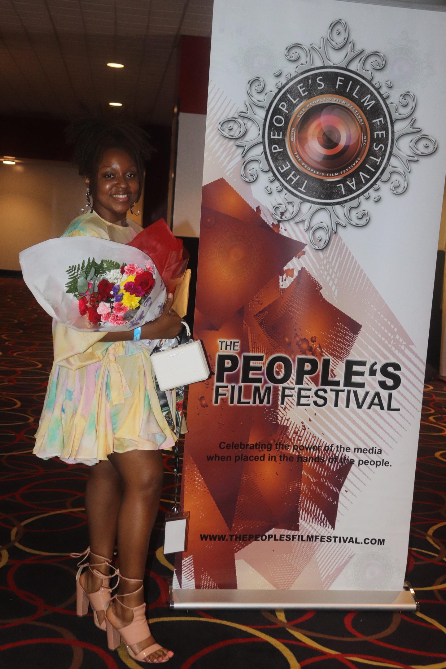 seymone award with flowers