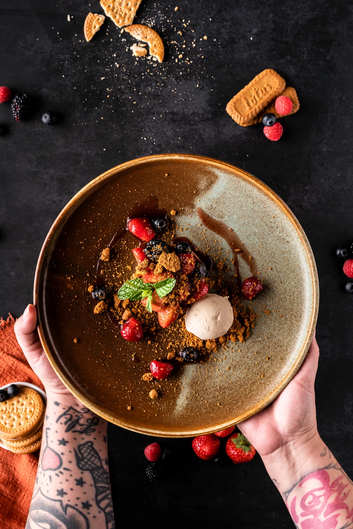 fotografía corporativa de un plato con un postre