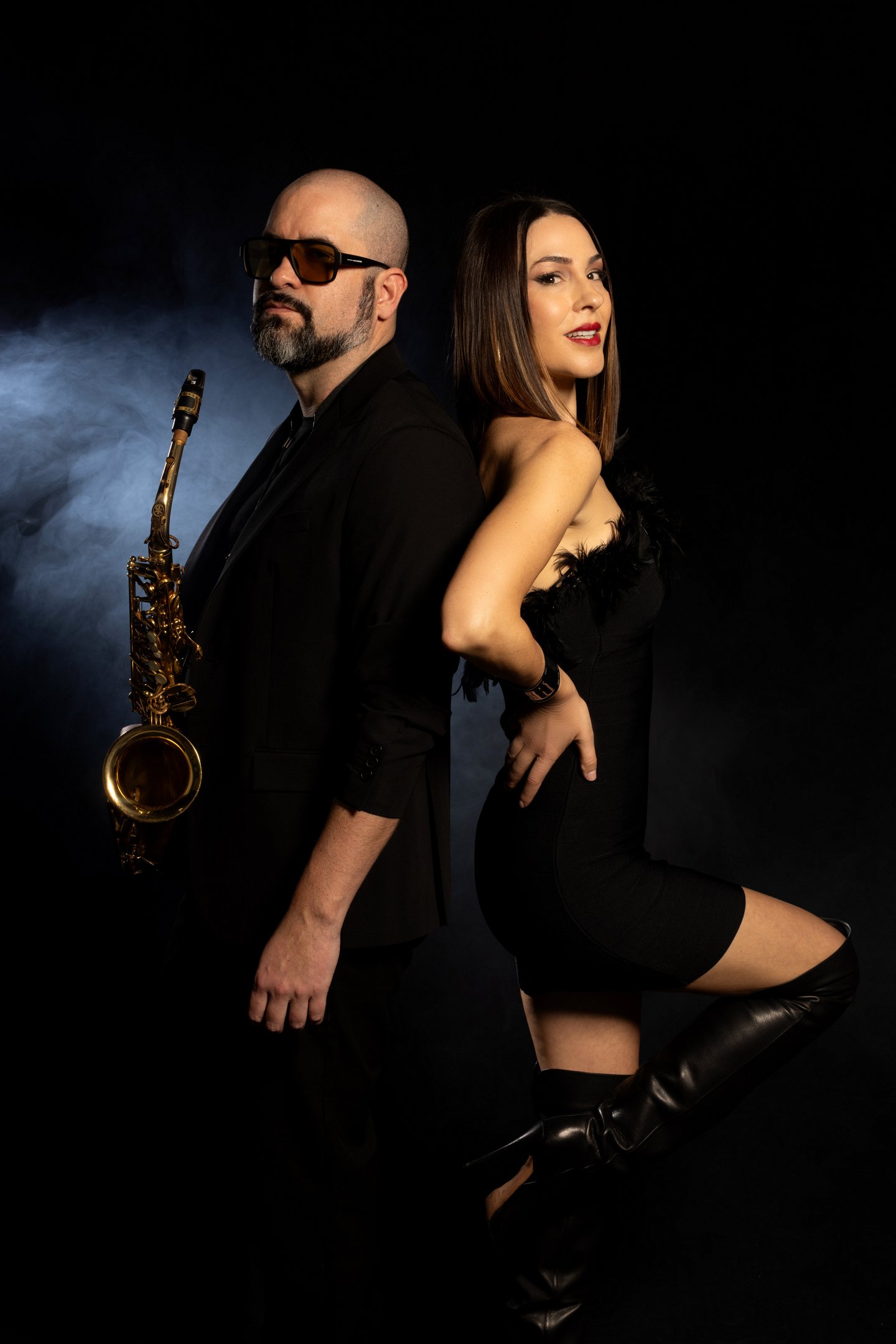 dúo cantante y saxo