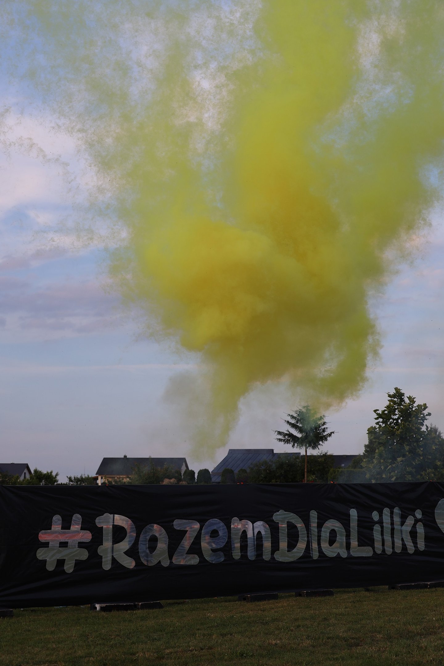 kolorowe miny dymne folia podświetlana pirotechniką festyn atrakcja eventowa