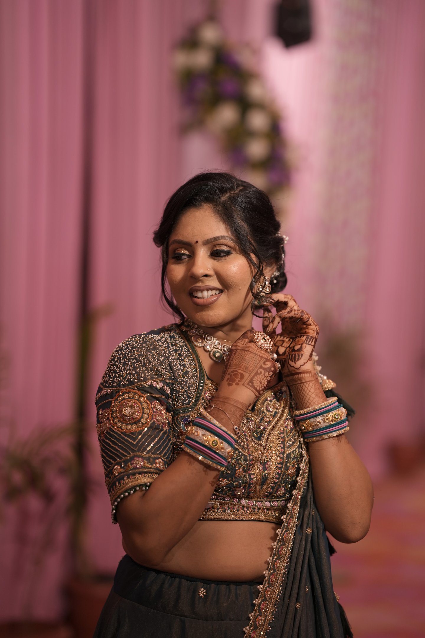 best eye makeup with nude lipstick and luxury jewellry with r&d bridal makeup in gotri