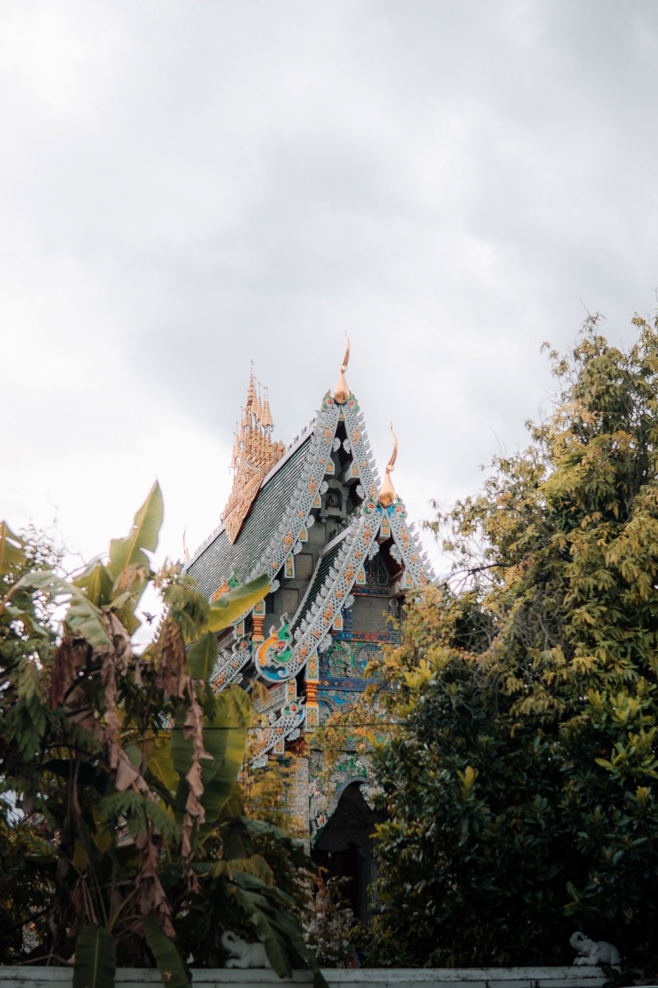 Travel Photography: Beeindruckende Tempel-Architektur in Thailand von Kian Bonanno.