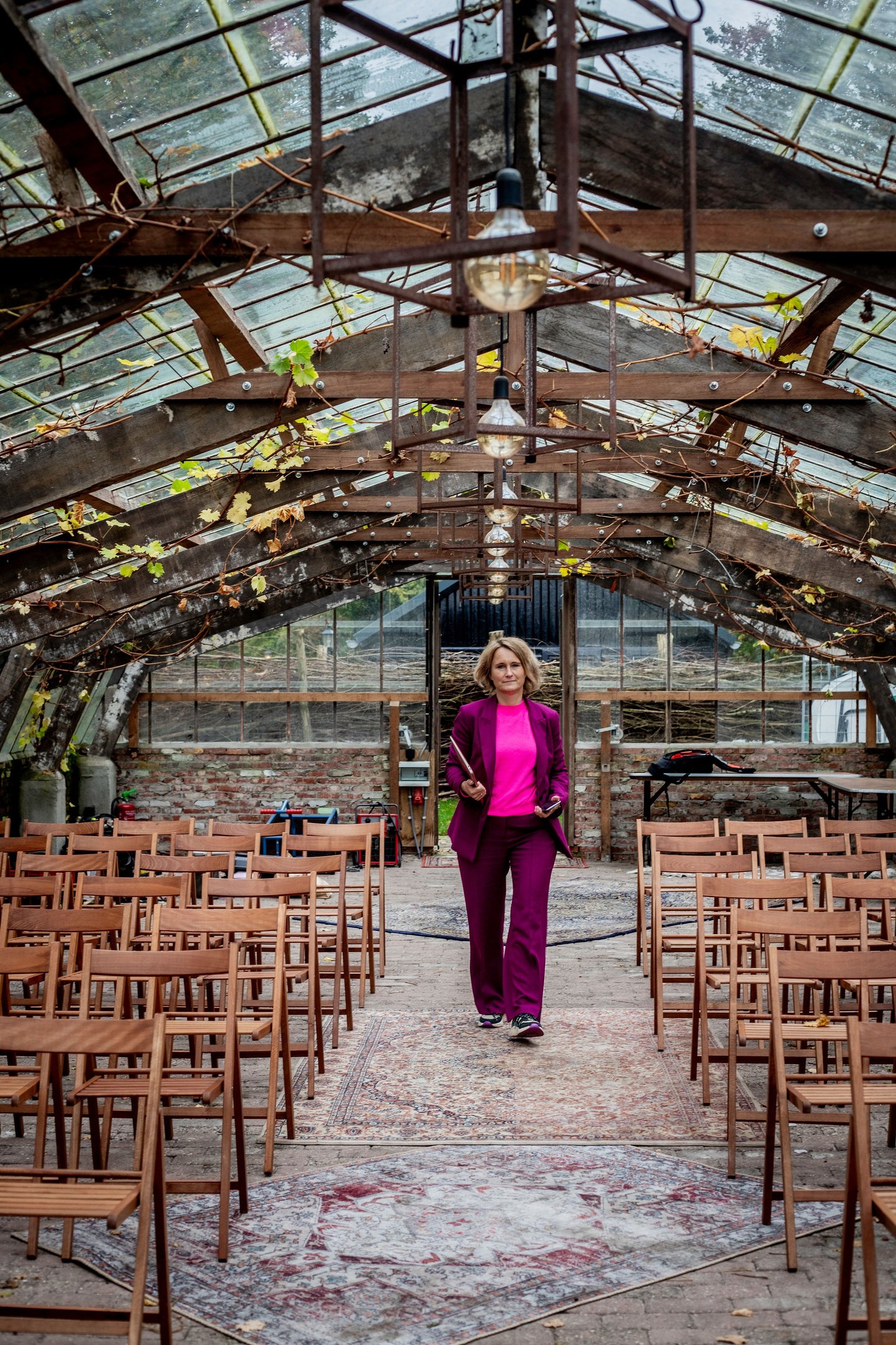 Esther van Wageningen begeleidt mensen in het Waardevol Werk traject, gericht op het verminderen van werkstress, herstellen v