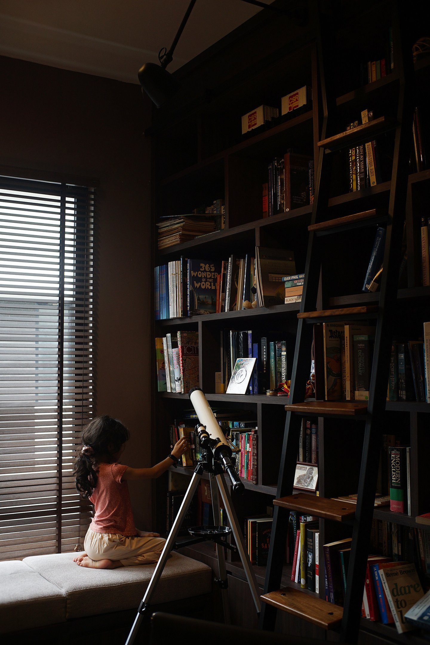 kids looking at the shelf