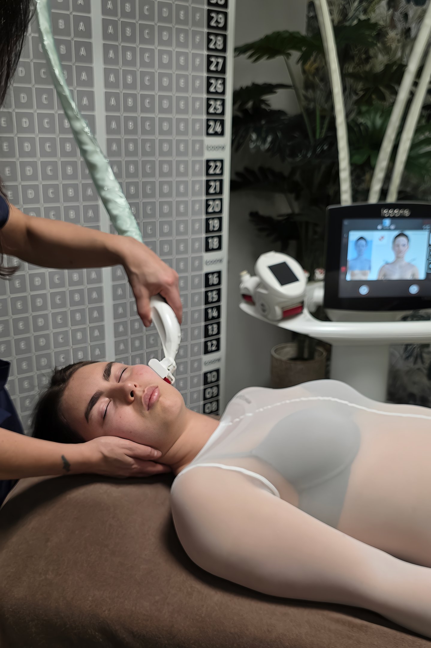 Trattamento Icoone viso con effetto anti-age e lifting naturale per migliorare tono e compattezza
