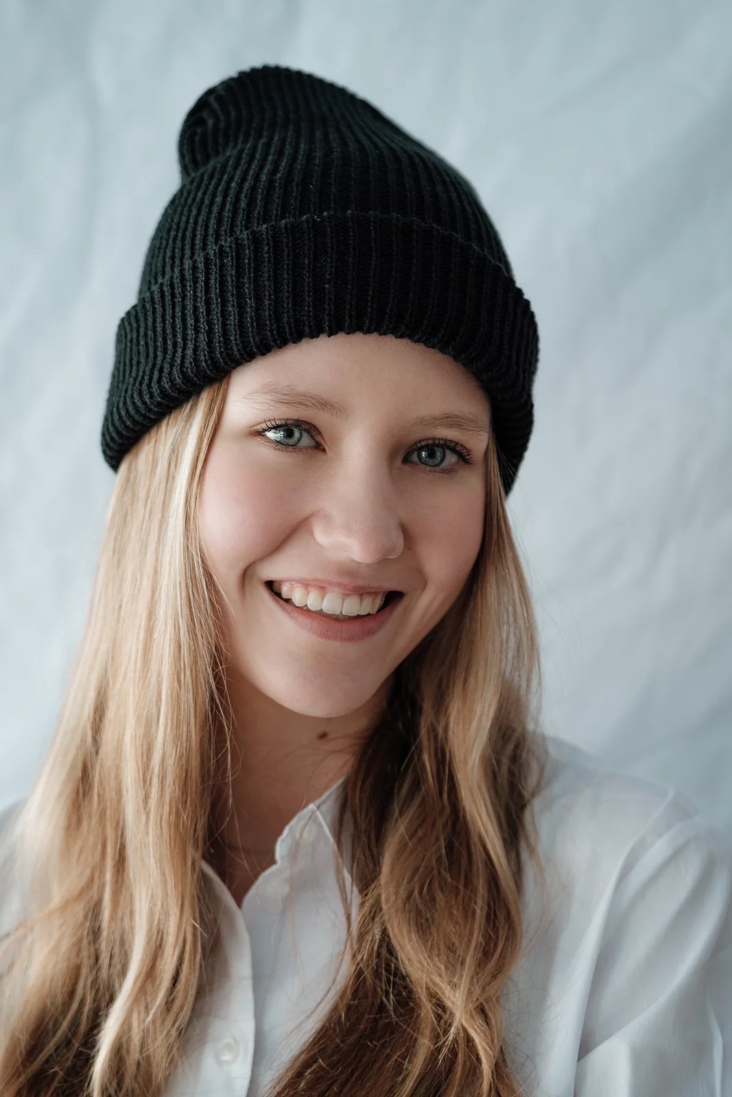 portret meisje met zwarte muts