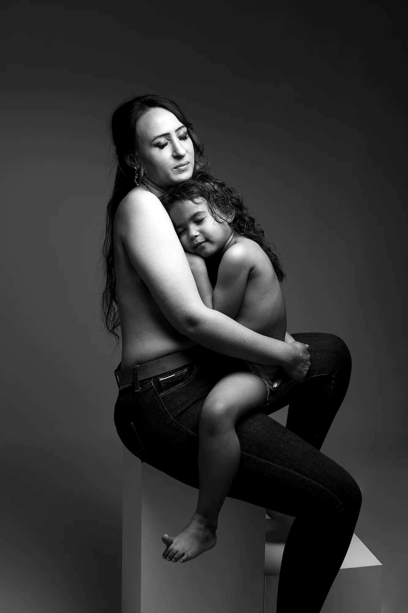 un mere et sa fille en seance photo studio