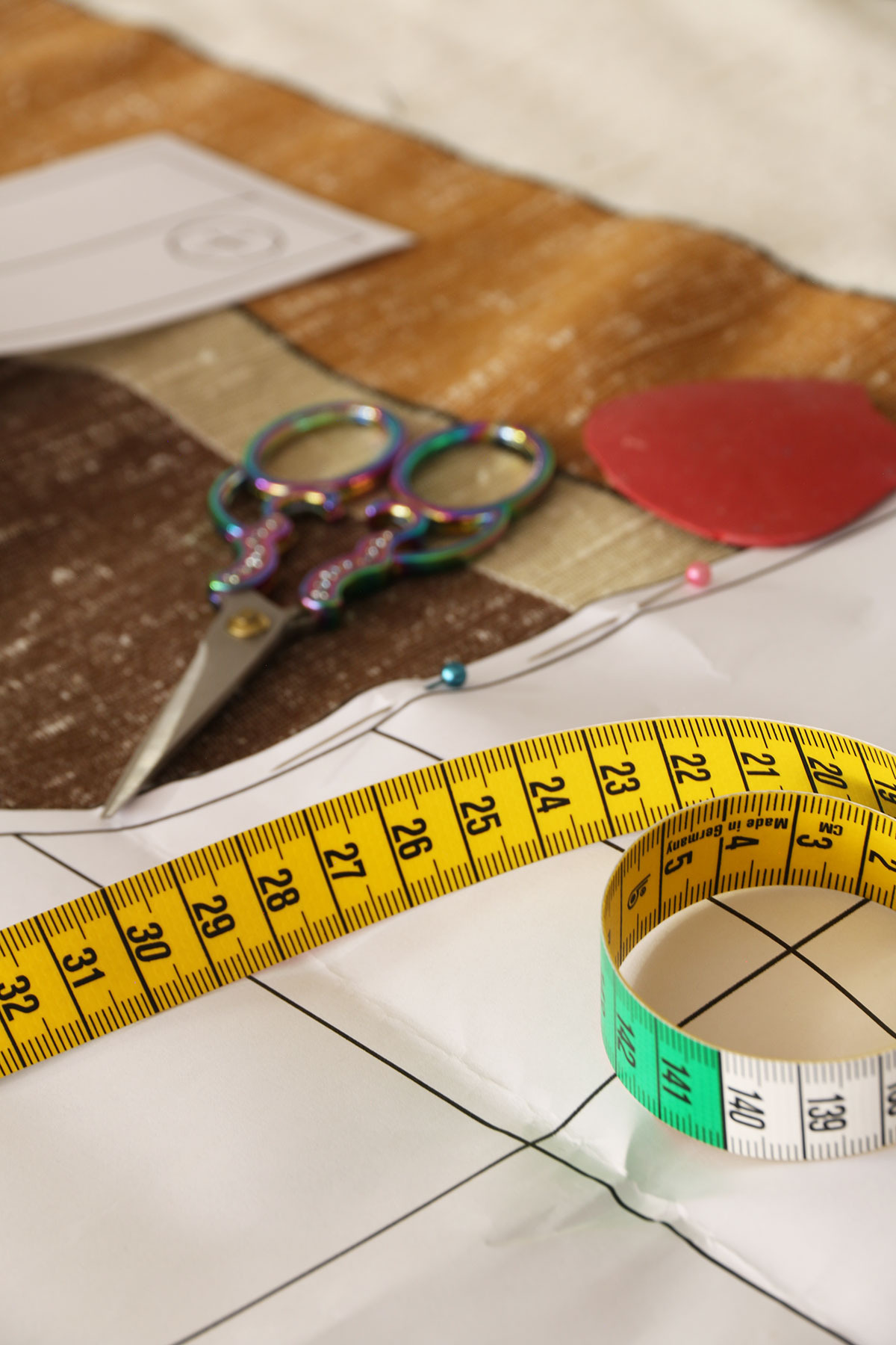 Herramientas de patronaje y diseño de prendas personalizadas en Gala Kosturica