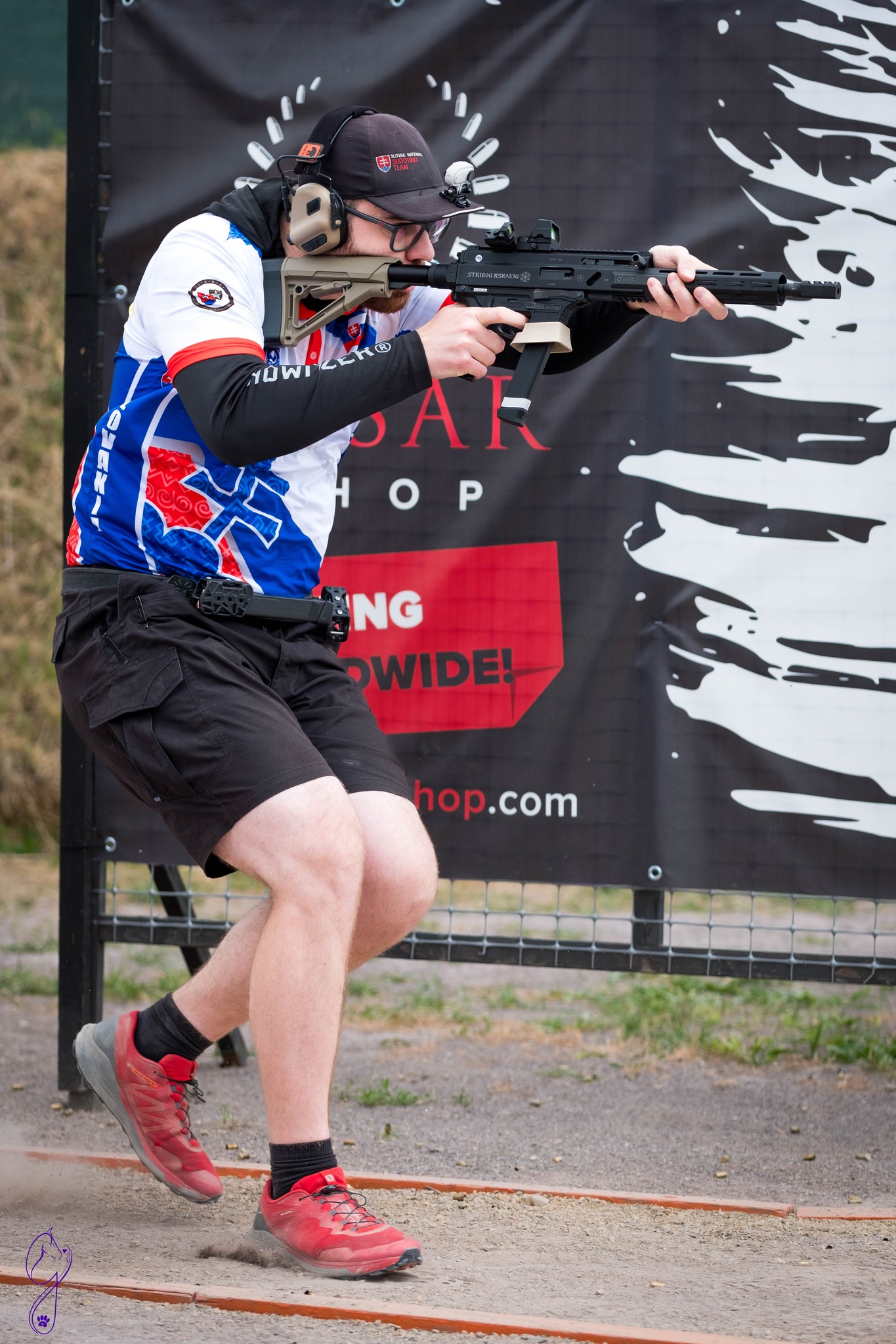 Pavol Zencar schießt seine Grand Power Stribog RSR A3 G beim World Shoot 2025