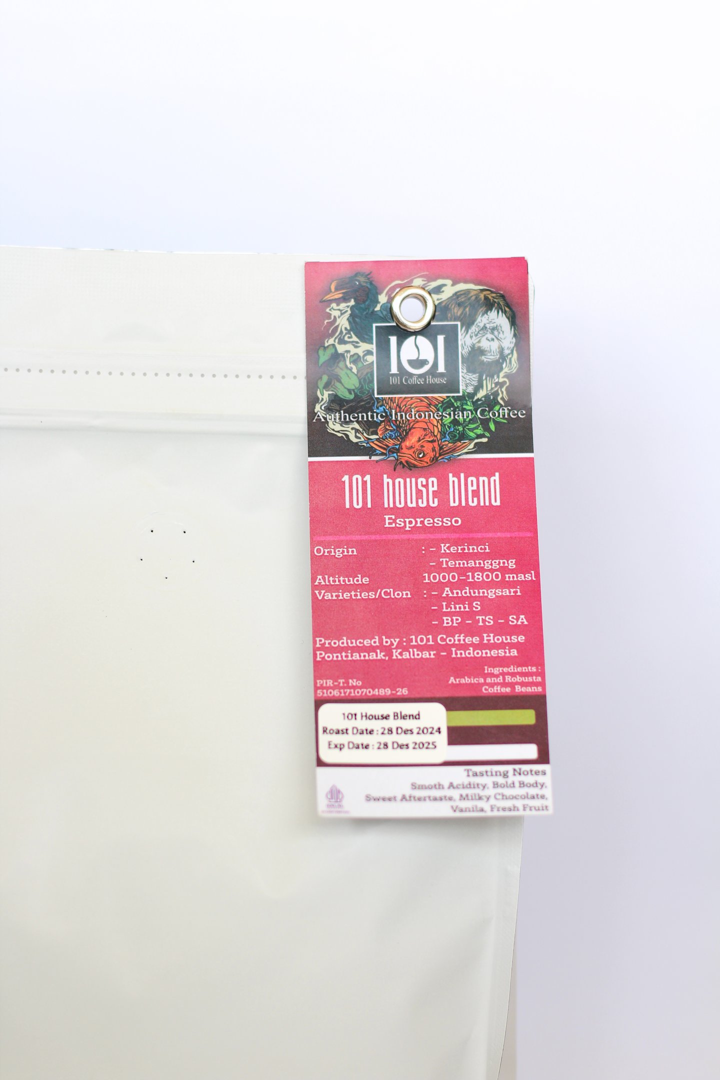 101 house blend merupakan kopi blend arabika kerinci dan robusta temanggung yang digunakan oleh 101 coffee house