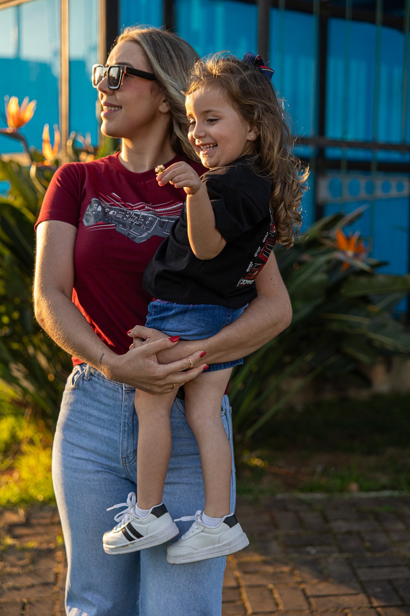 cunhada do murilo e sua filha maria usando roupas da loja