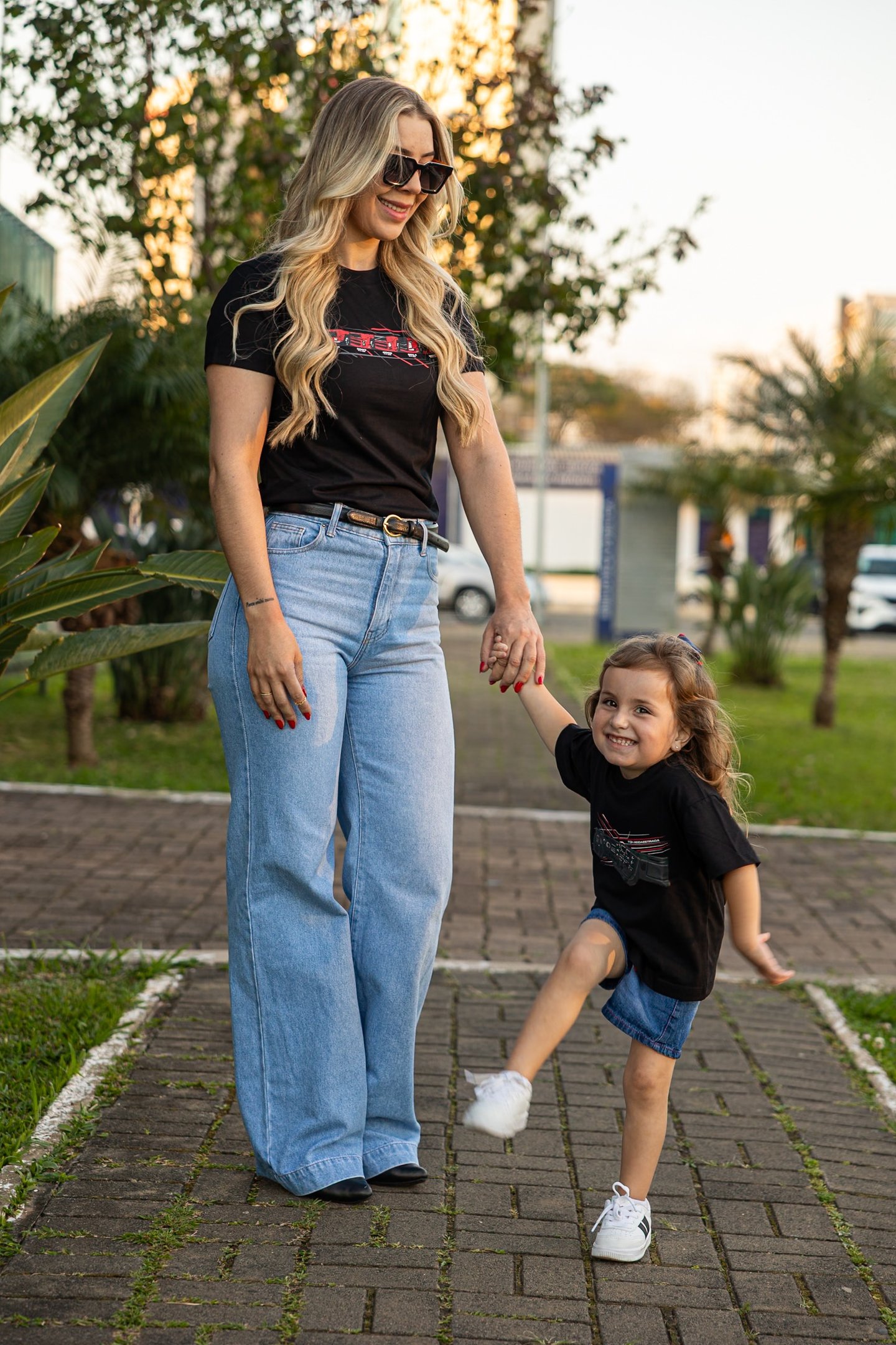 cunhada do murilo e sua filha maria usando roupas da loja