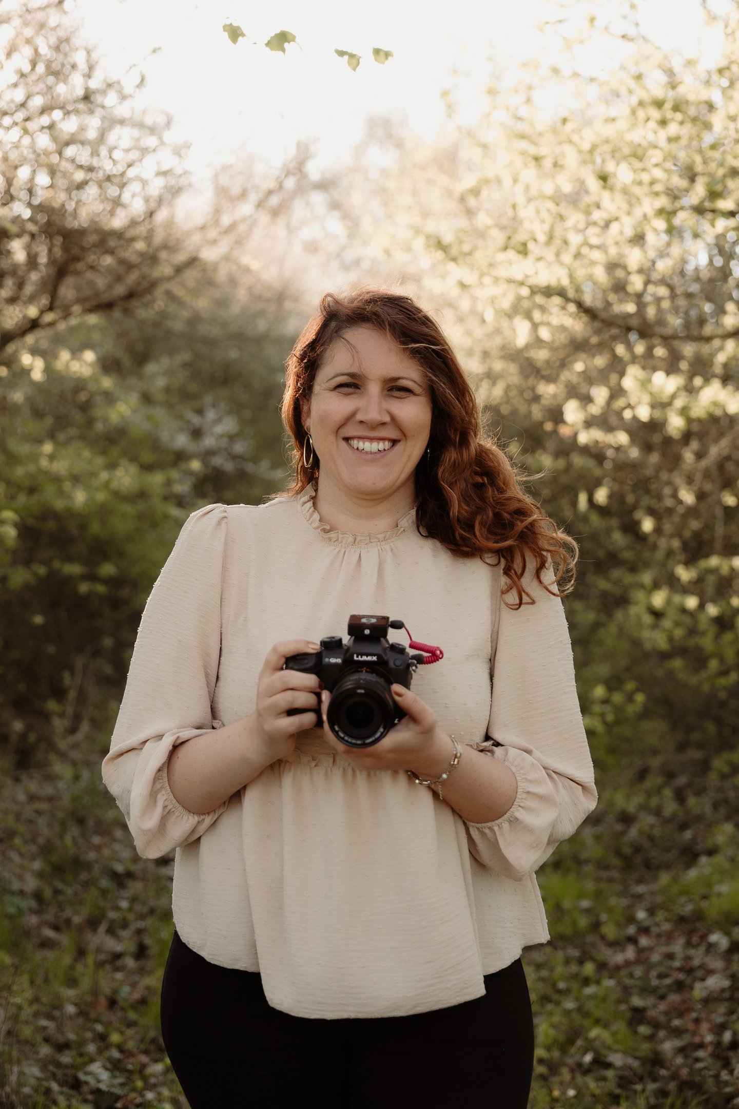 Portrait pro de la vidéaste léa olivier avec matériel