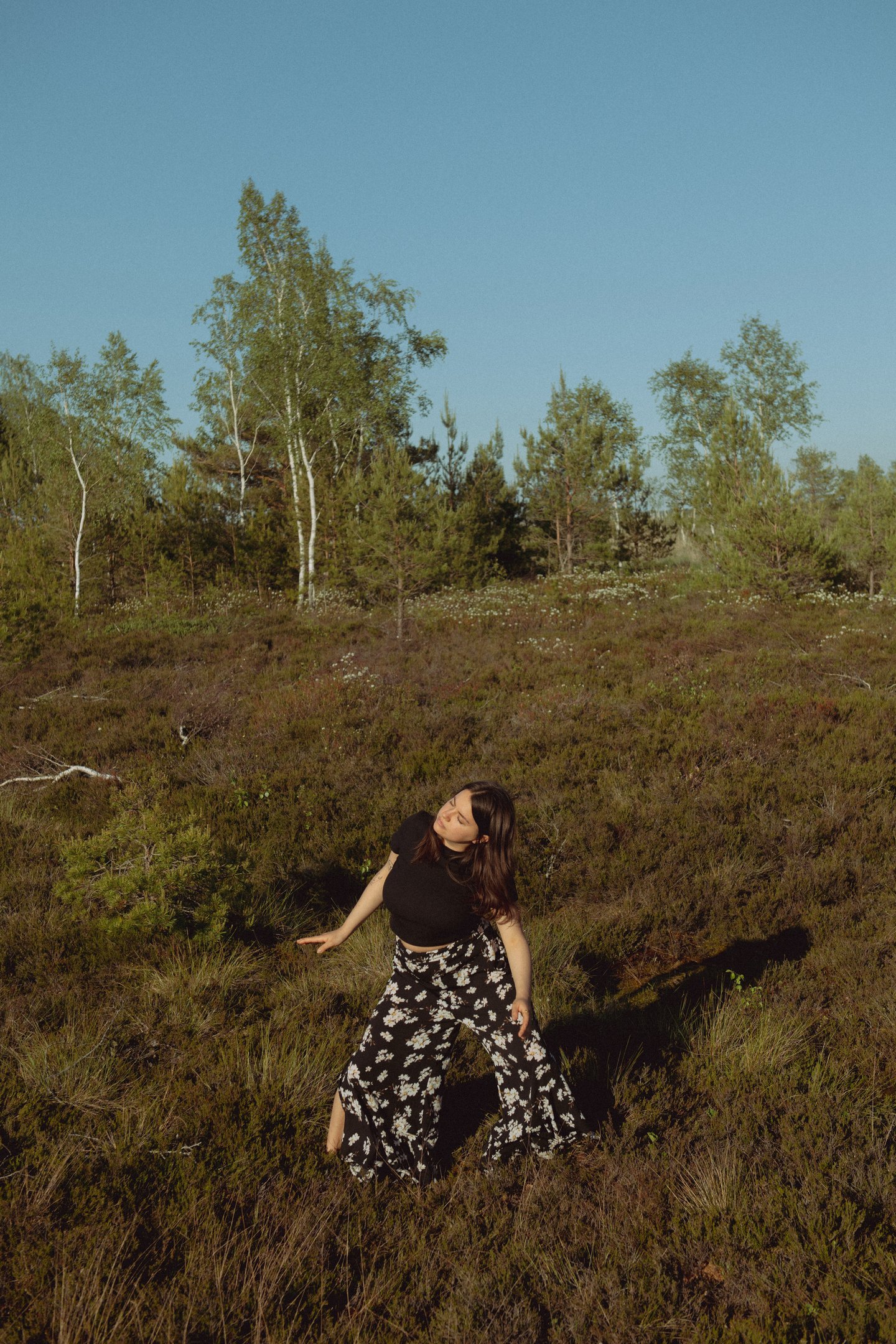 Šokis, joga, miskai, moteru stovykla