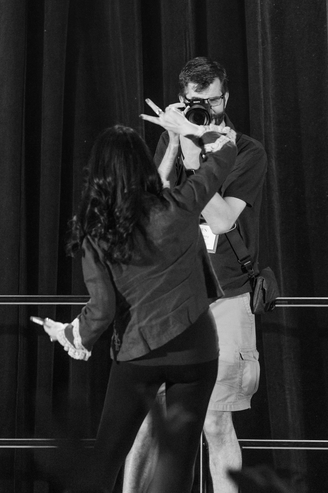 Ben photographing a guest at Phoenix Fan Fusion. Photo courtesy of photosbydafire.com