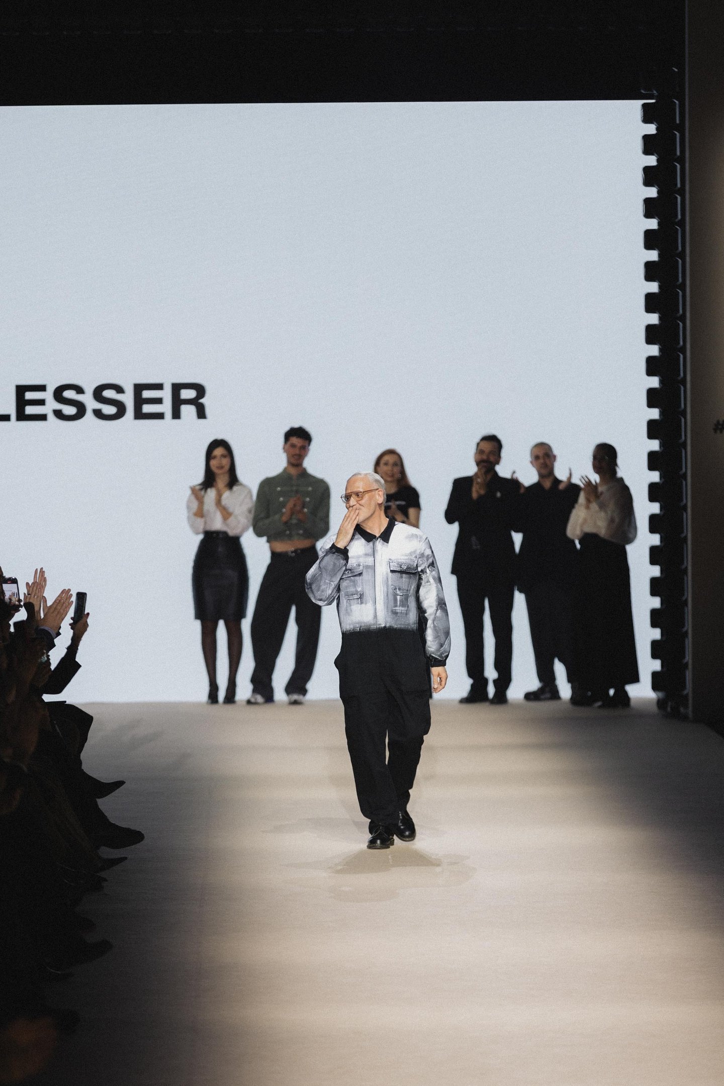 Cuando menos es más: Ángel Schlesser redefine la sofisticación en la MBFWM