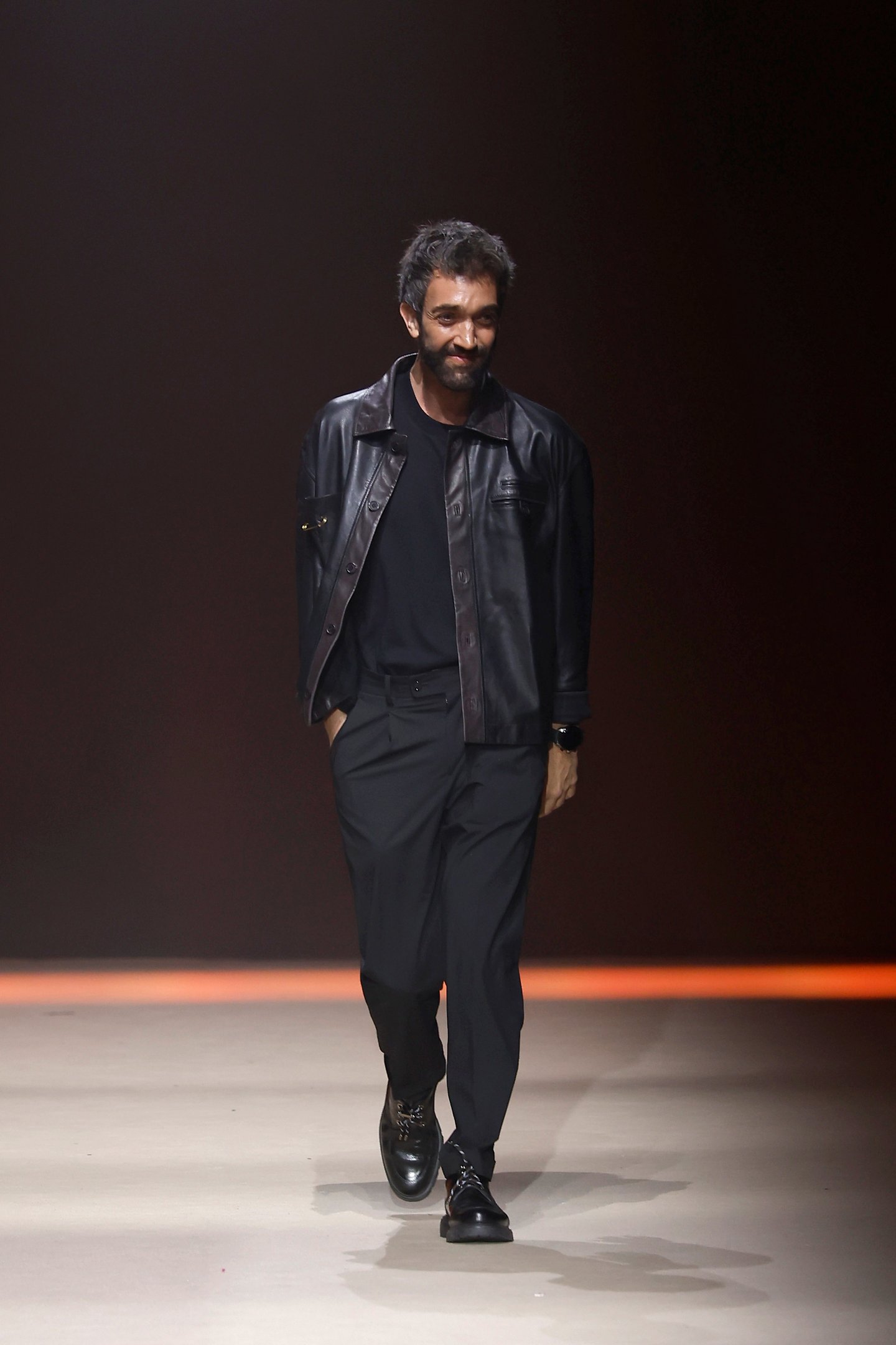 Erroz y la poética de lo habitable: cuando la moda se convierte en refugio