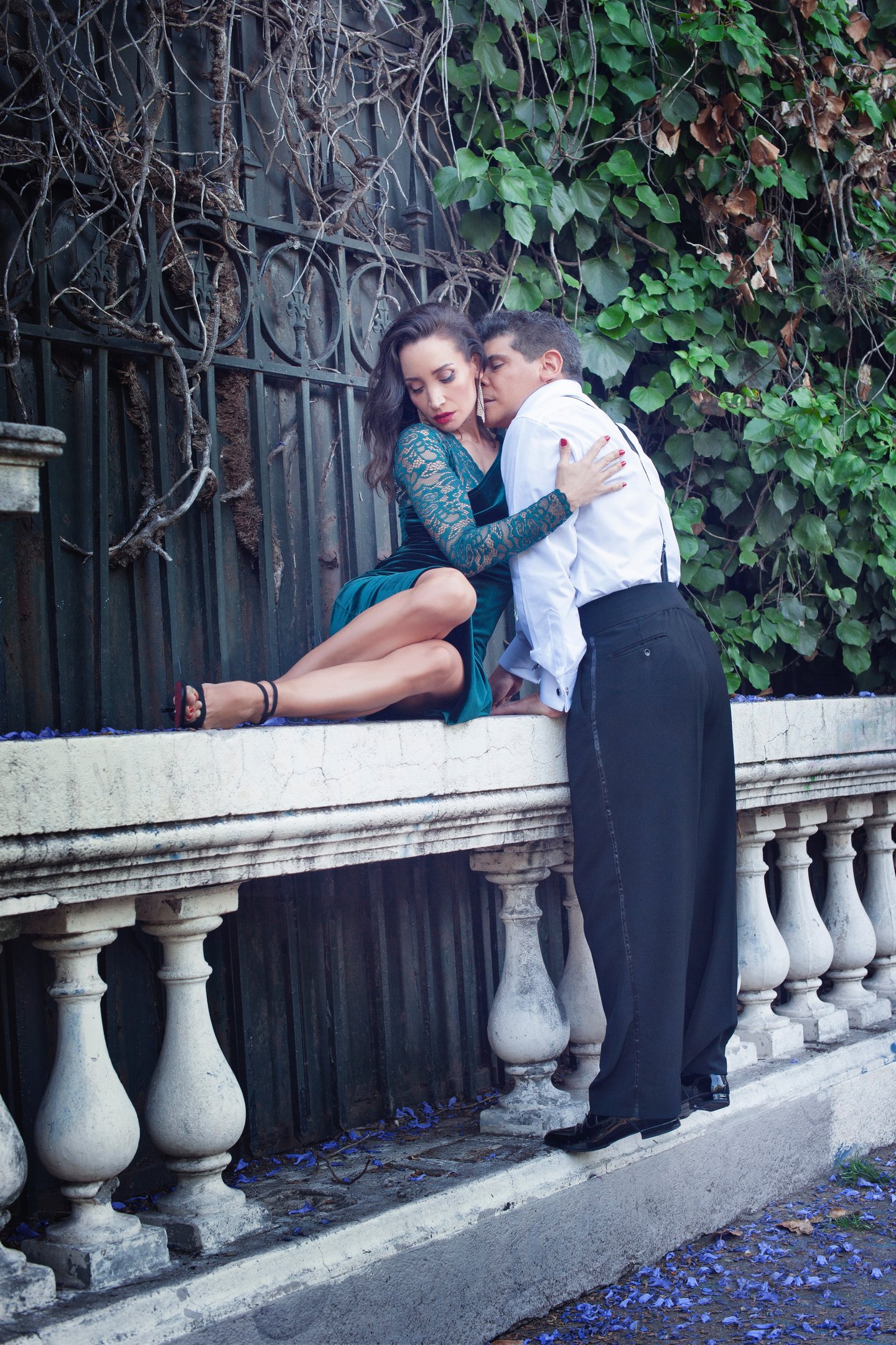 Romantic Tango pose by Adrian Veredice & Alejandra Hobert. Outdoor photo by Machado Cicala