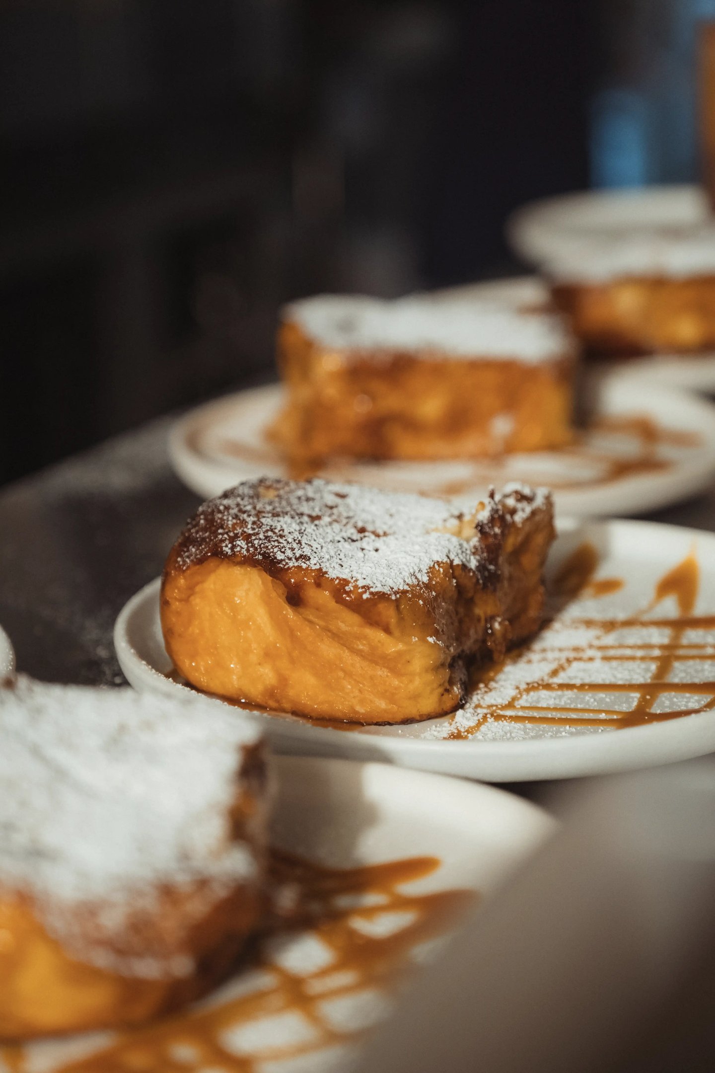 Brunch gourmand au restaurant Playa Amor avec pancakes, fruits frais et jus detox