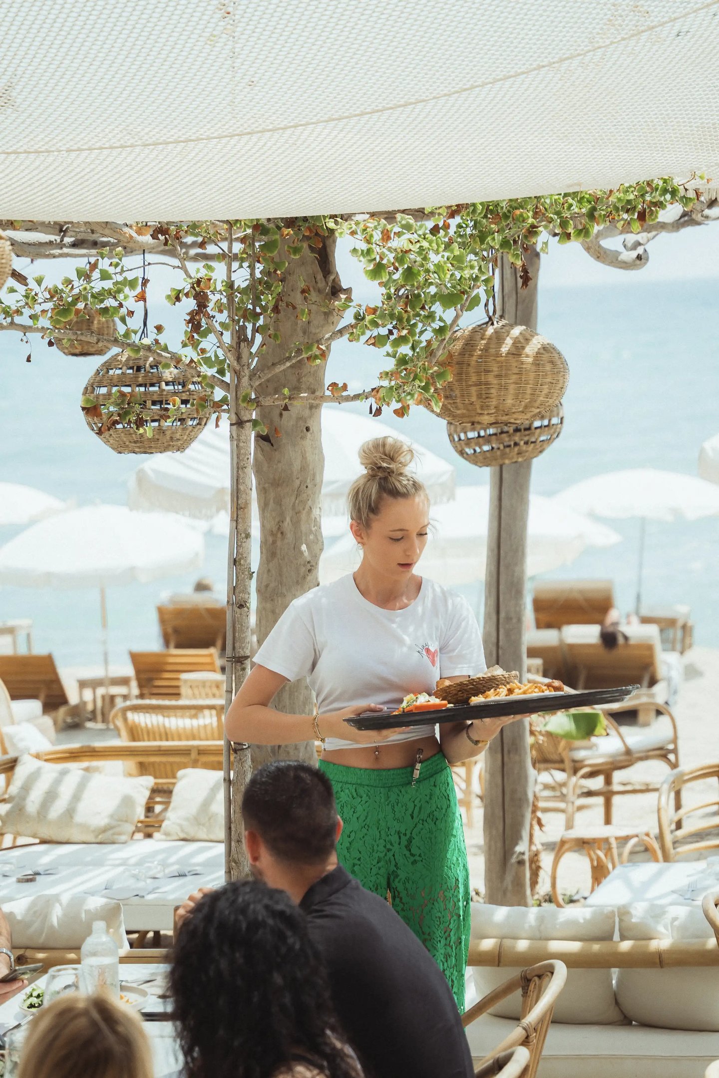Planches à partager servies au restaurant Playa Amor : charcuterie, fromages et tapas