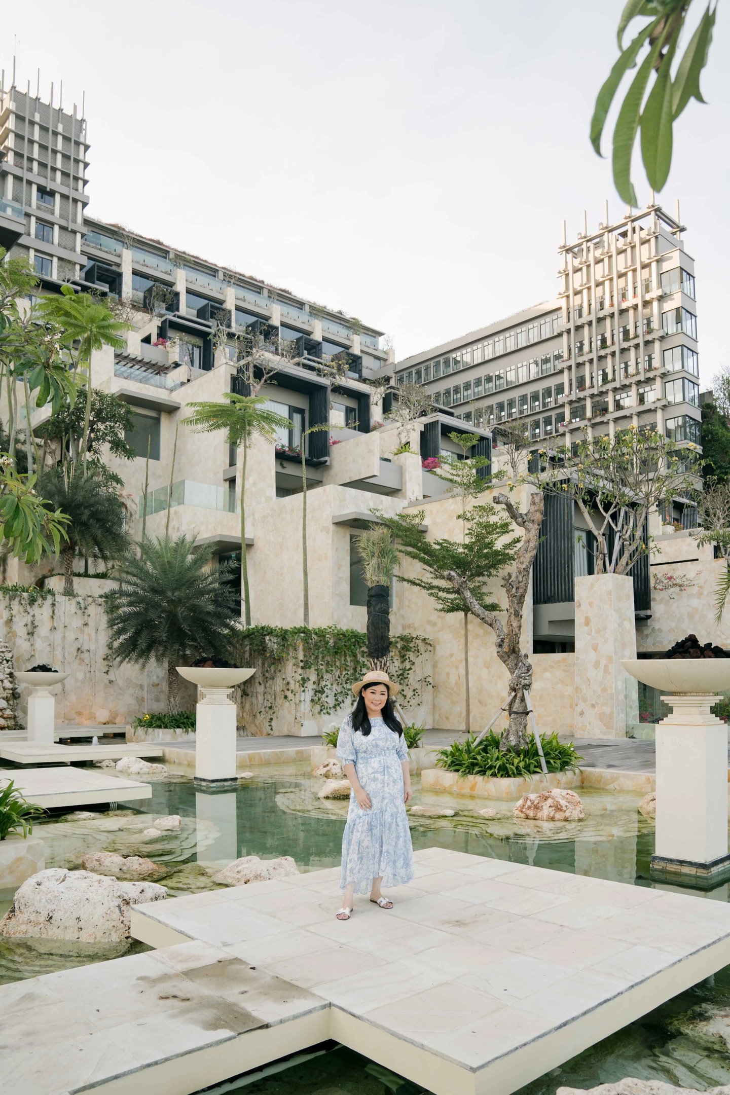 Luxury portrait session beside the reflection pool at The Apurva Kempinski Bali in Nusa Dua