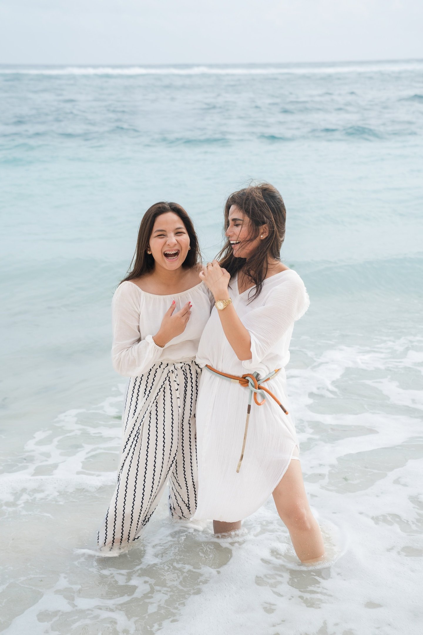 Mother-daughter-lift-karma-kandara-bali-ocean  