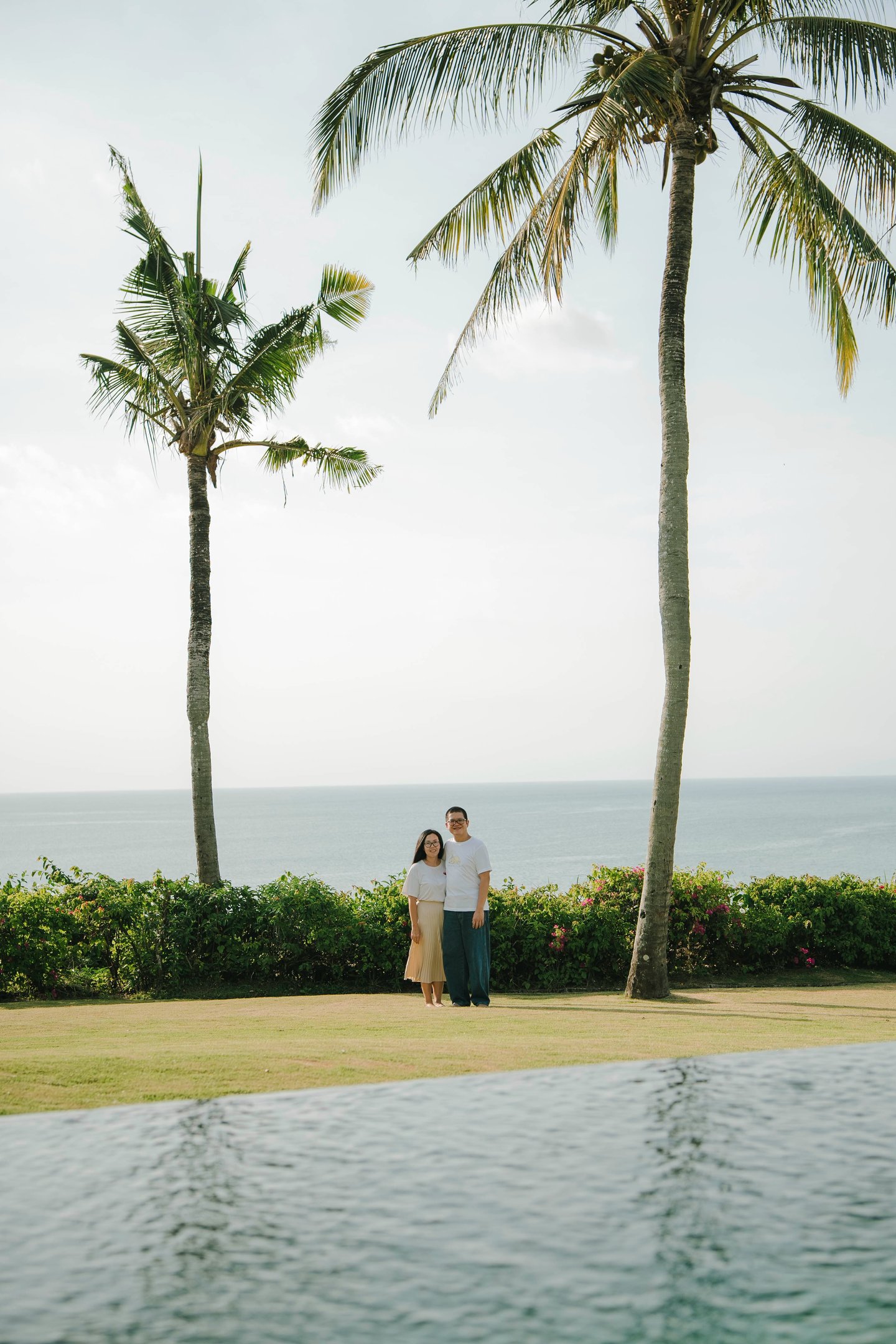 Couple portrait with ocean view at AYANA Villas Jimbaran Bali – destination family photography