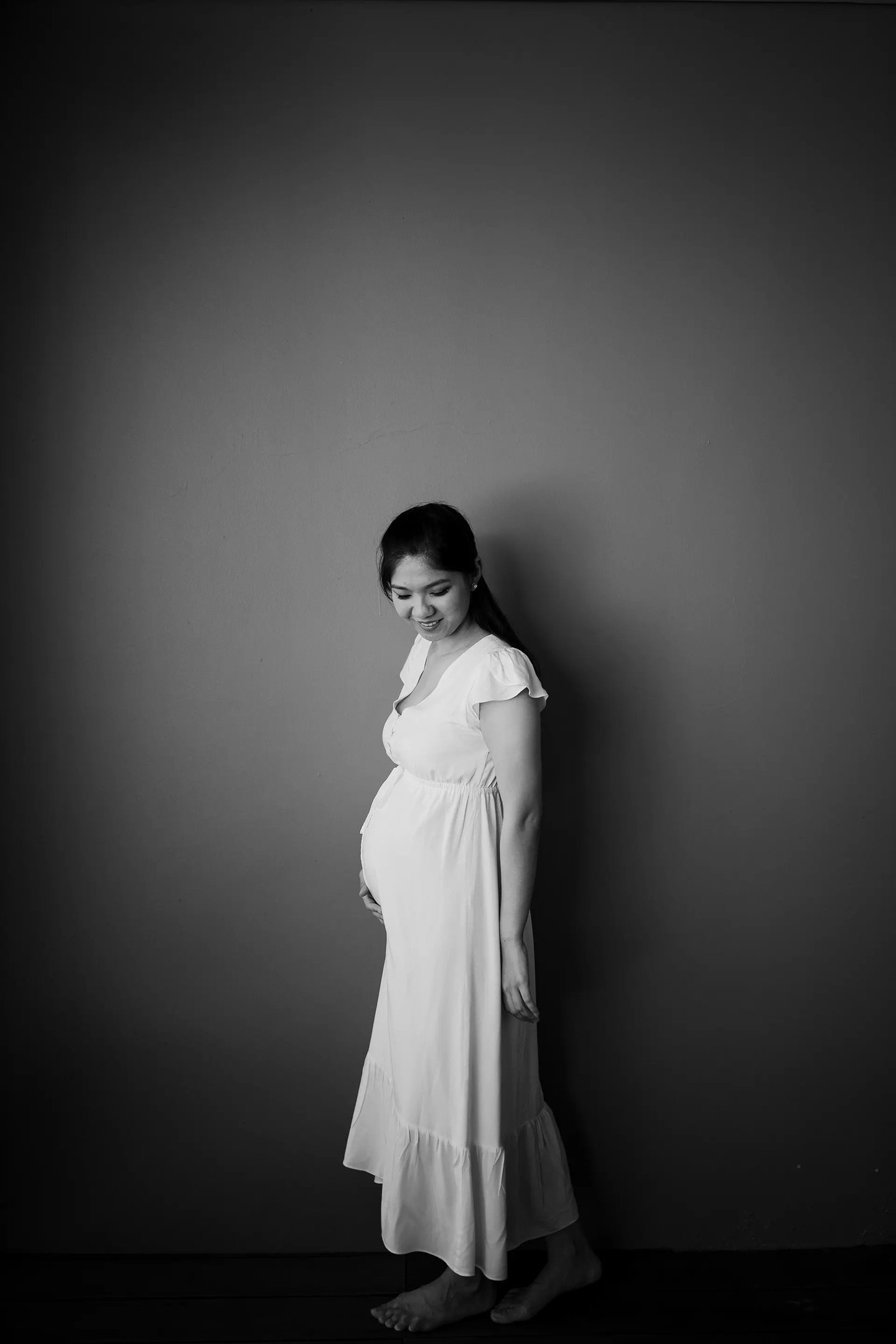 Minimal maternity portrait during a calm family session at Anantara Uluwatu Bali.