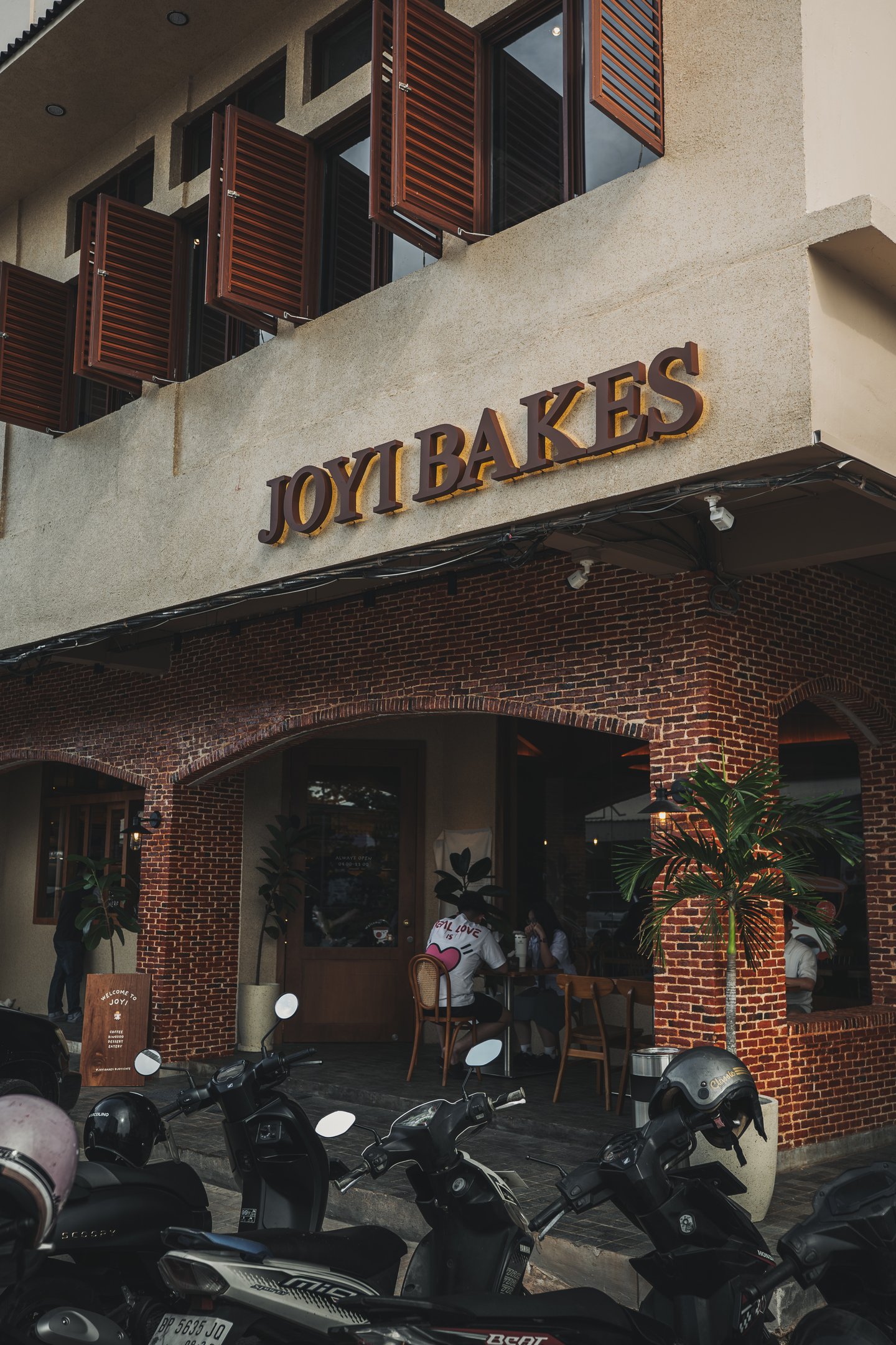 Outdoor with bricks at Joyi Bakes Batam
