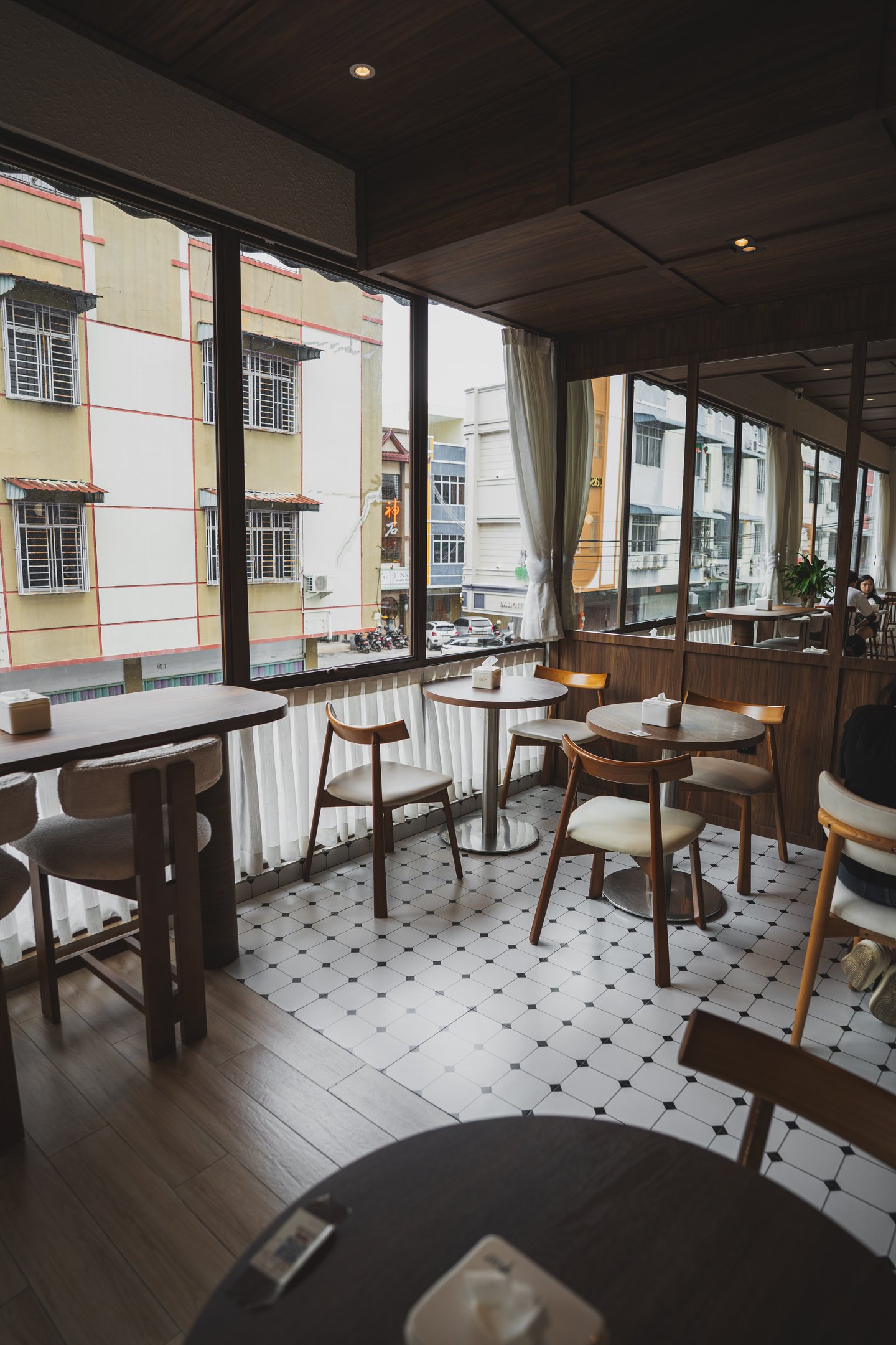 interior seatings at Joyi Bakes Batam
