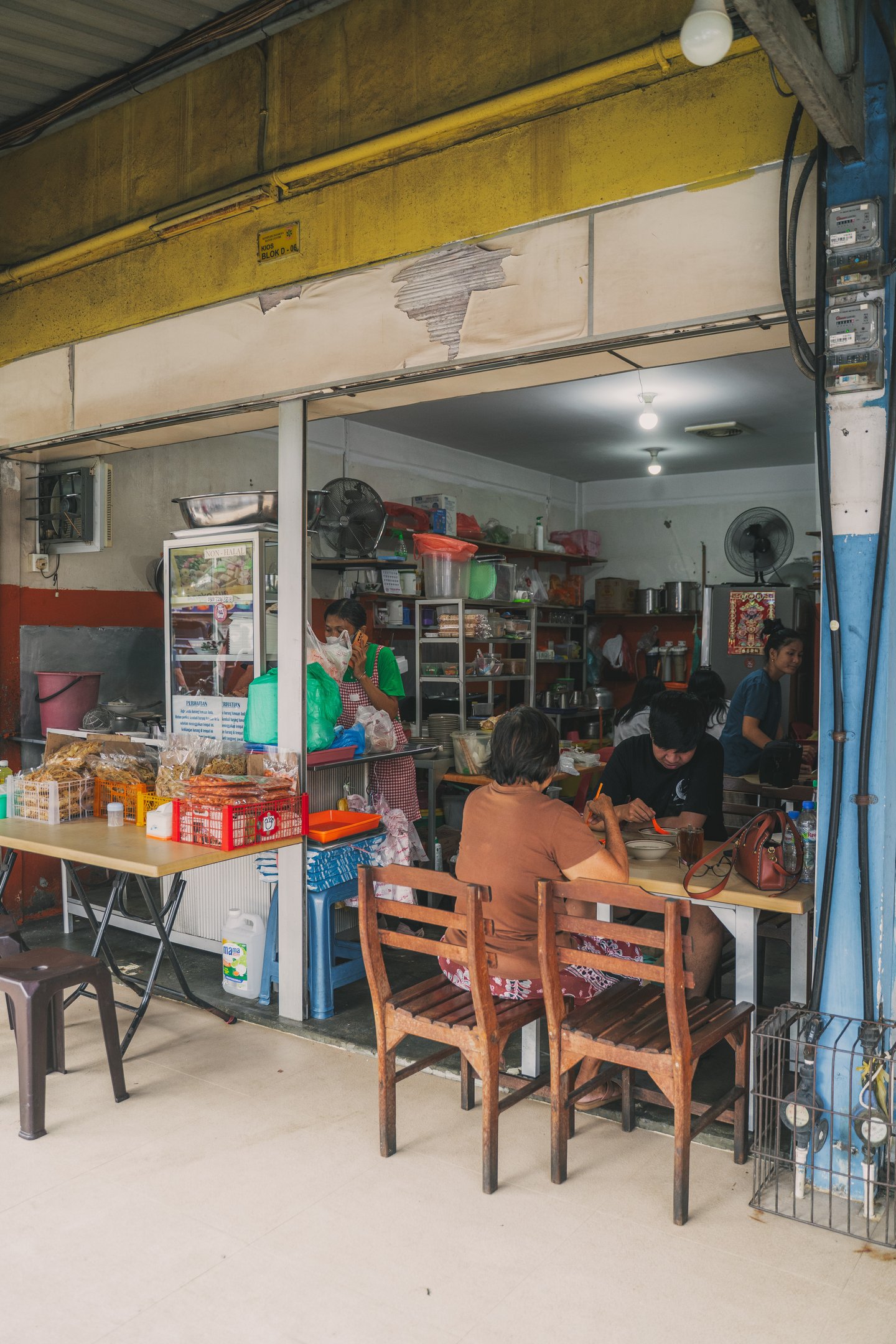 Local stall with people having breakfast at Mie Pok Ahan Mitra Batam