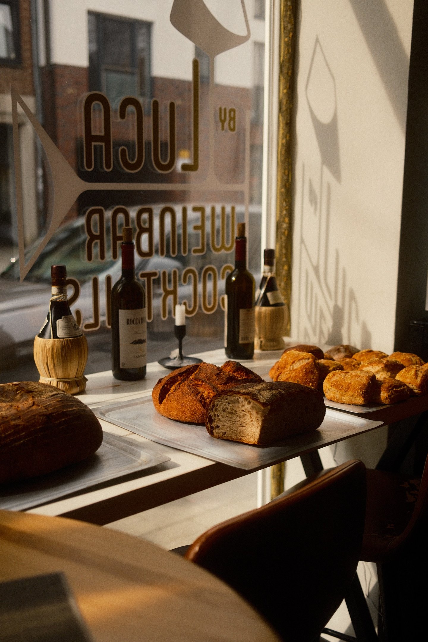 astro Marketing Rheine: Wein und Aperitivo in cineastischem Licht.