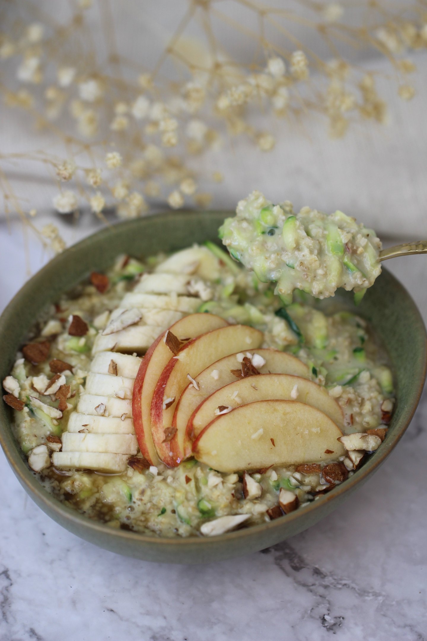 Erfrischender Zucchini Porridge: Eine köstliche und vielseitige Option für einen leckeren Start in d