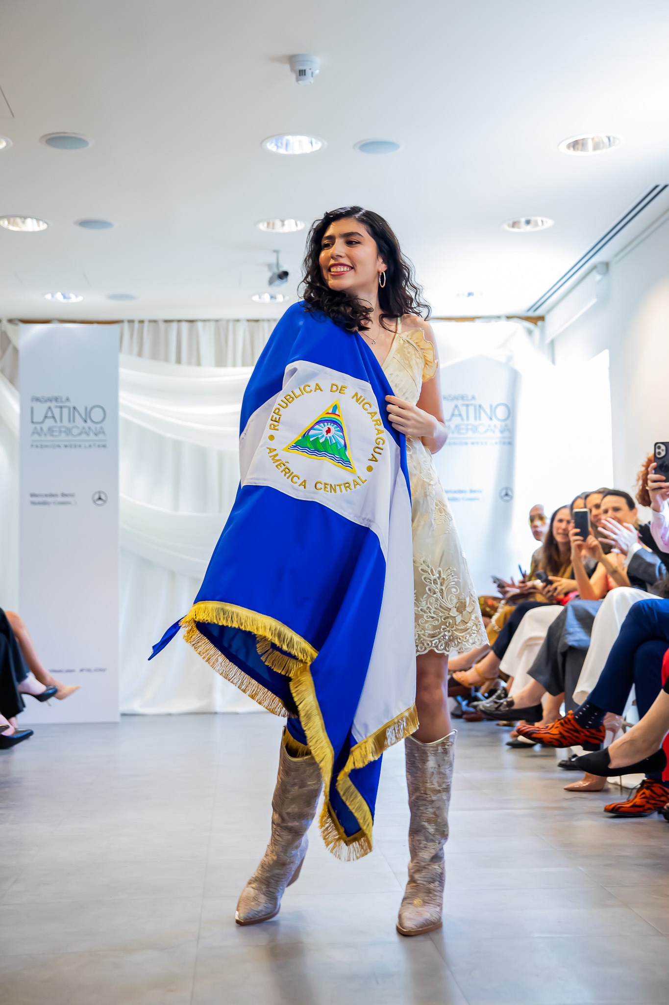 Anielka Monge florece en Madrid con “Mi Vergel”, un homenaje bordado a la memoria y la identidad nic