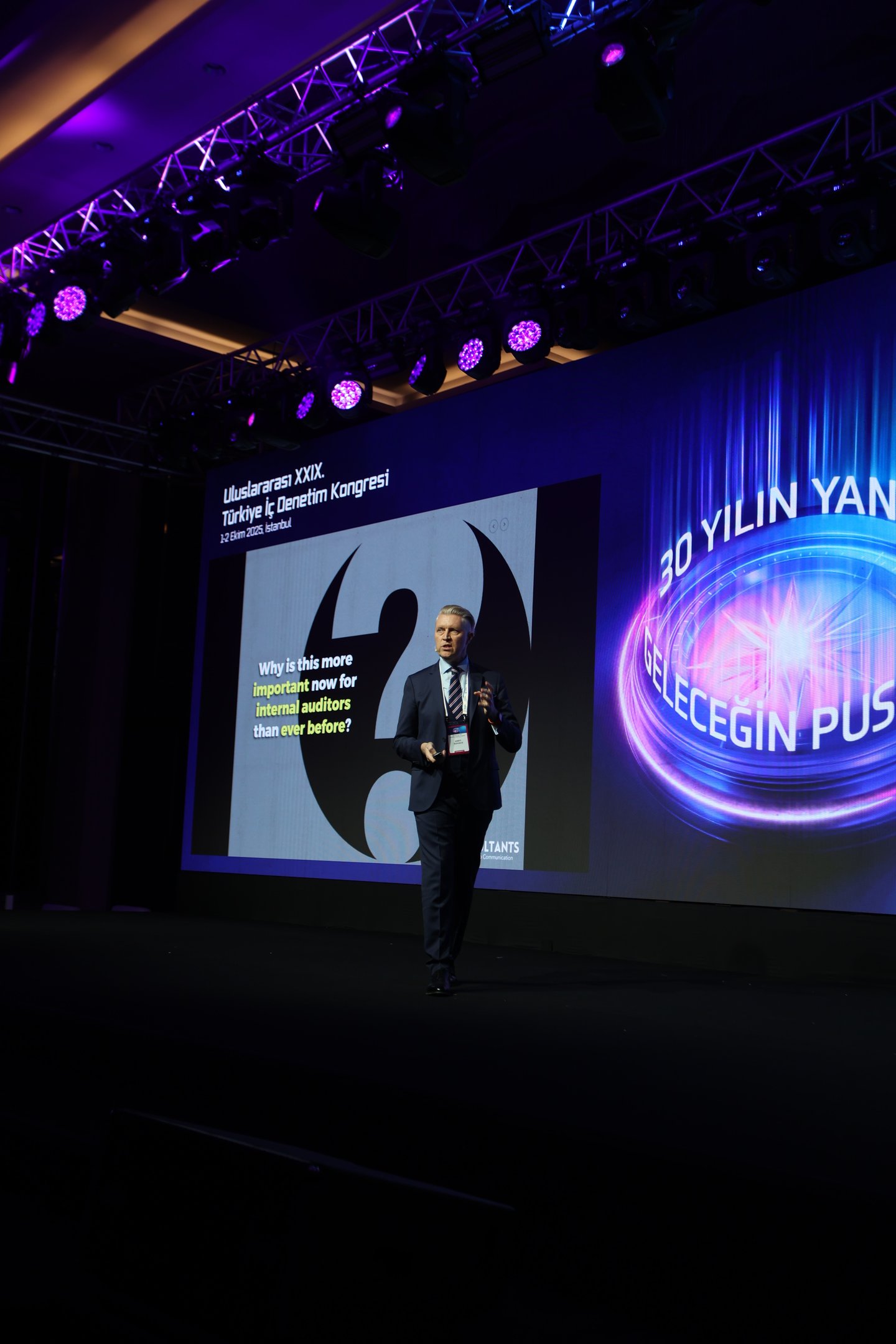 Andy Kovacs at ELC Consultants giving training about Stakeholder Management and Influencing  