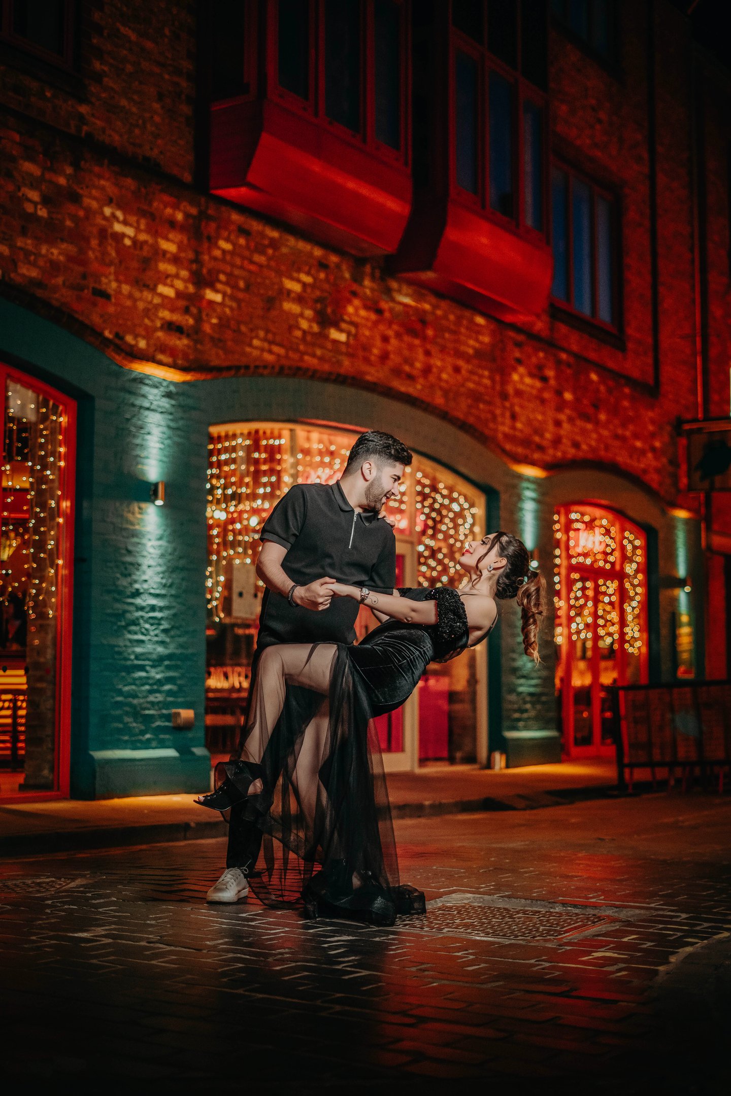 Couple dancing at night under warm streetlights in York, photographed by Fred Art Studio.