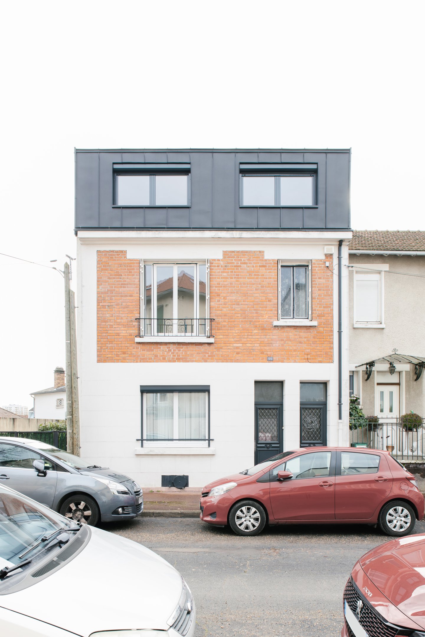 Surelevation of a house with zinc