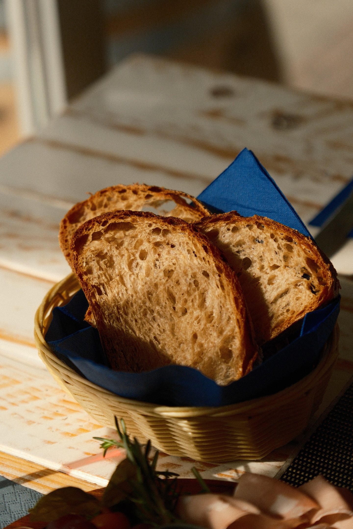 oodfoto Rheine: Frisches Brot als Beilage in der Weinbar by Luca.