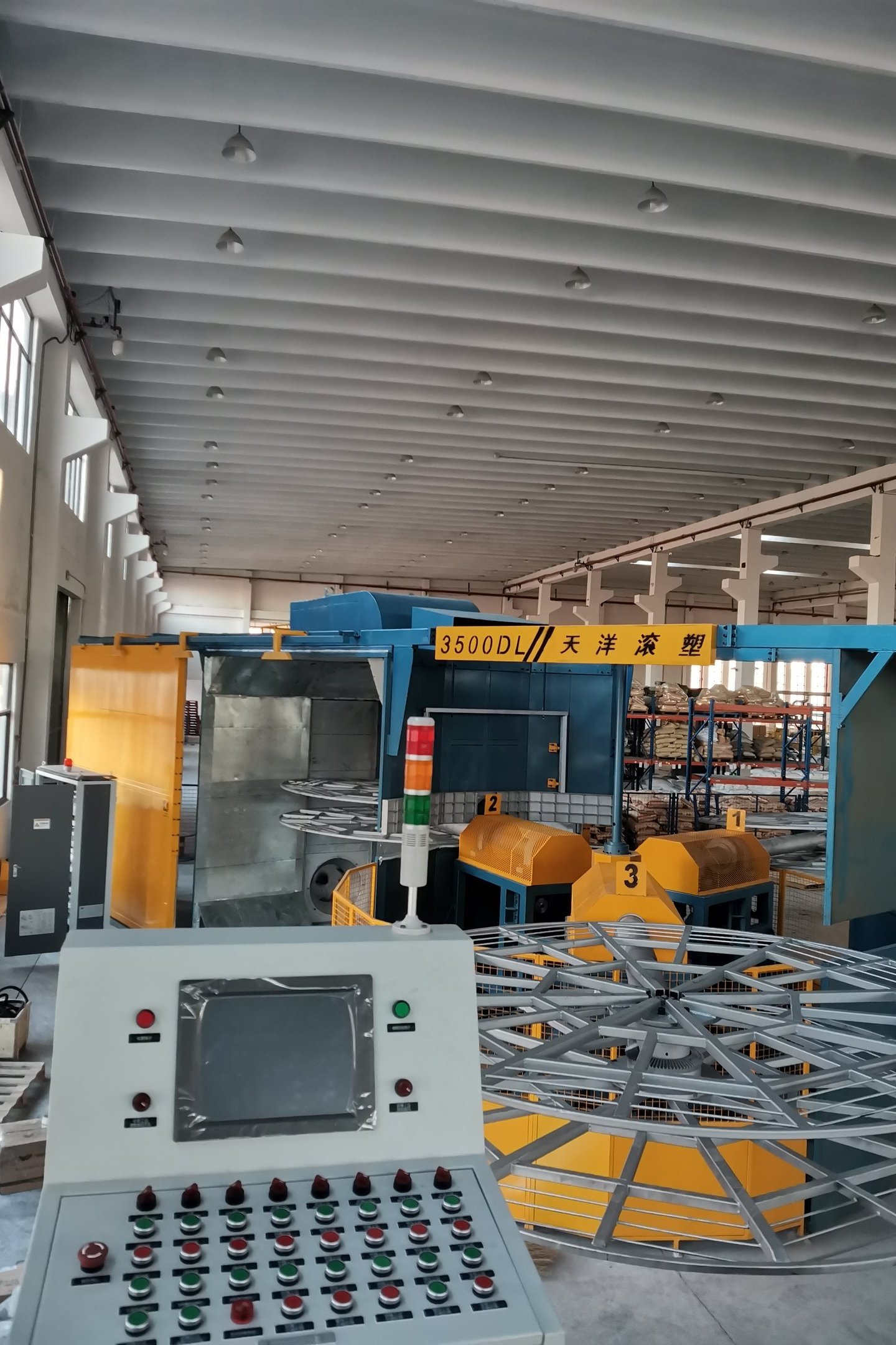 featured_rotomolding_machine_quality_control
